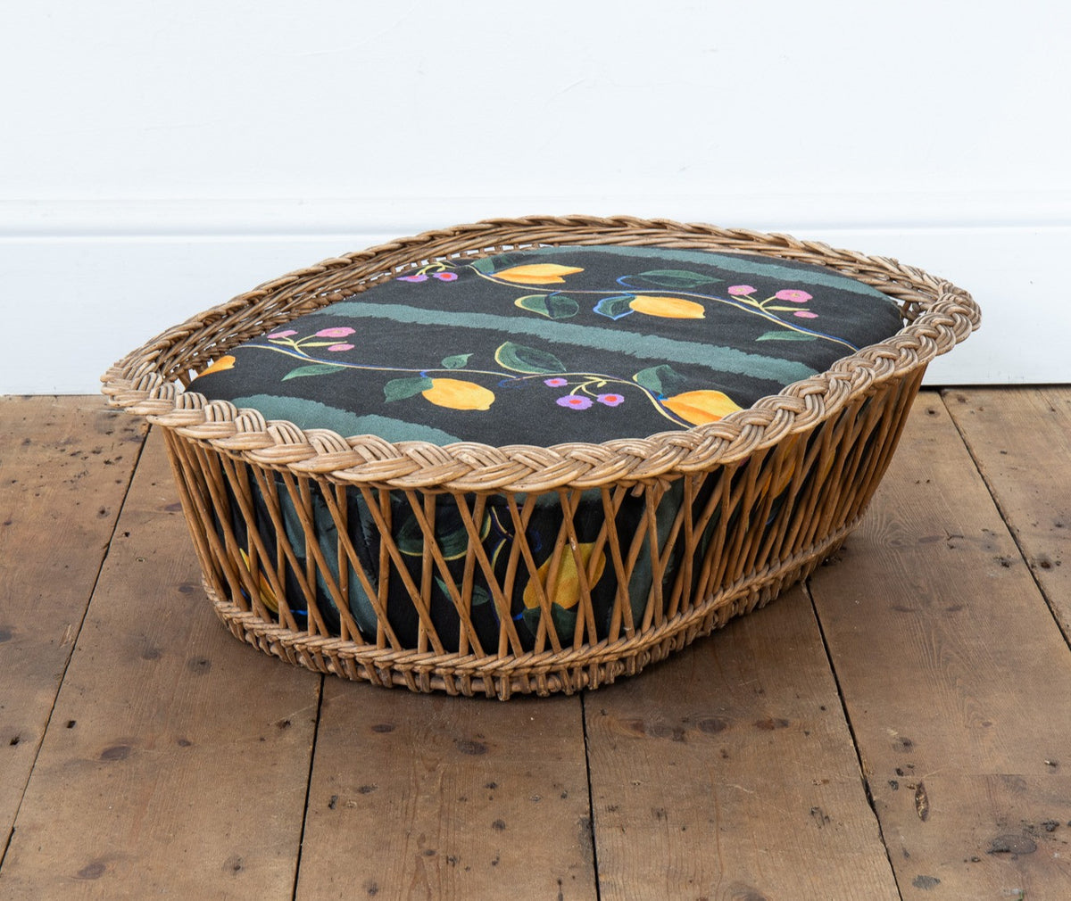 Vintage Dog / Cat pet basket with printed Citrons linen cushion