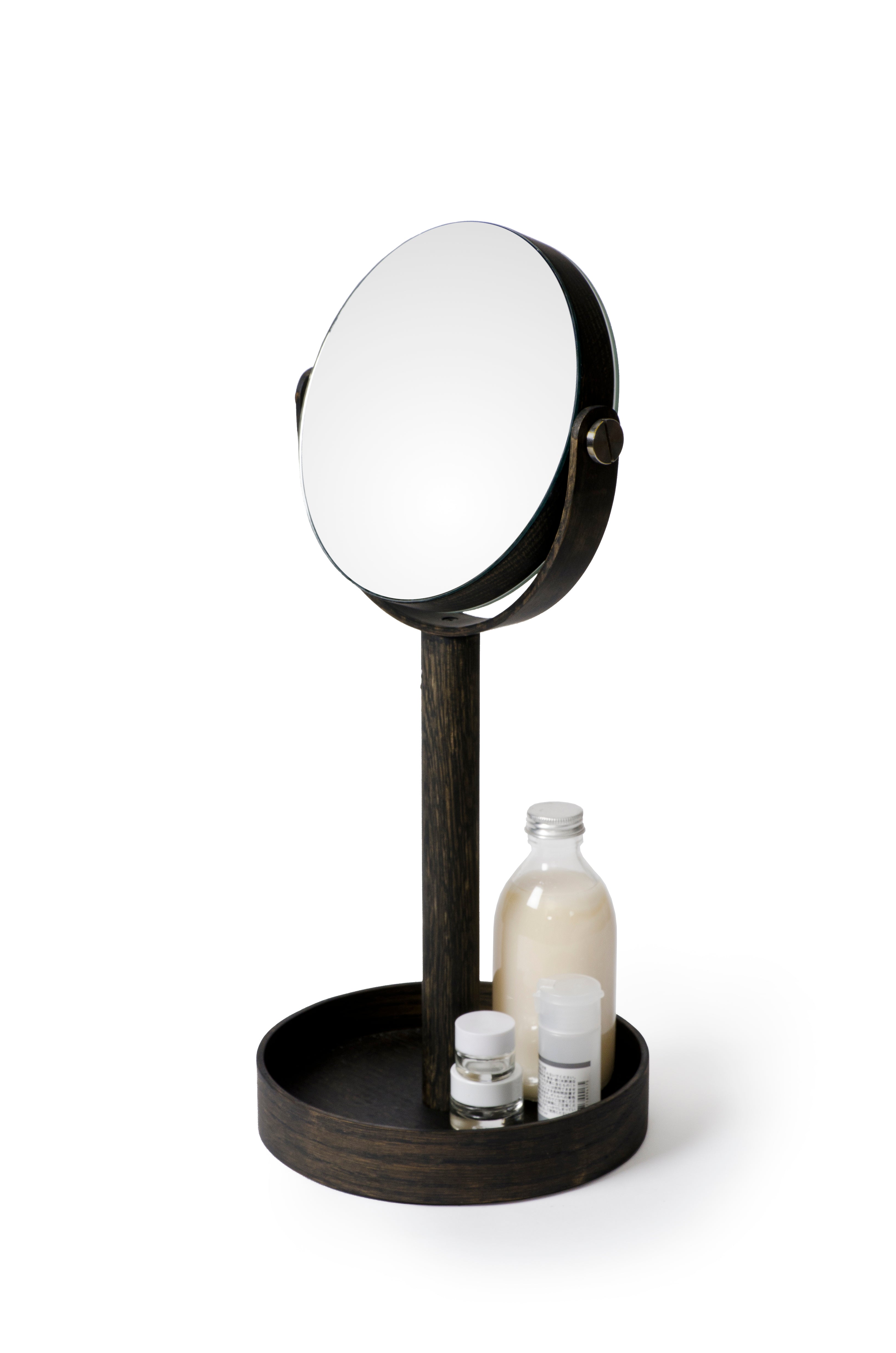 Magnify Mirror Close-up