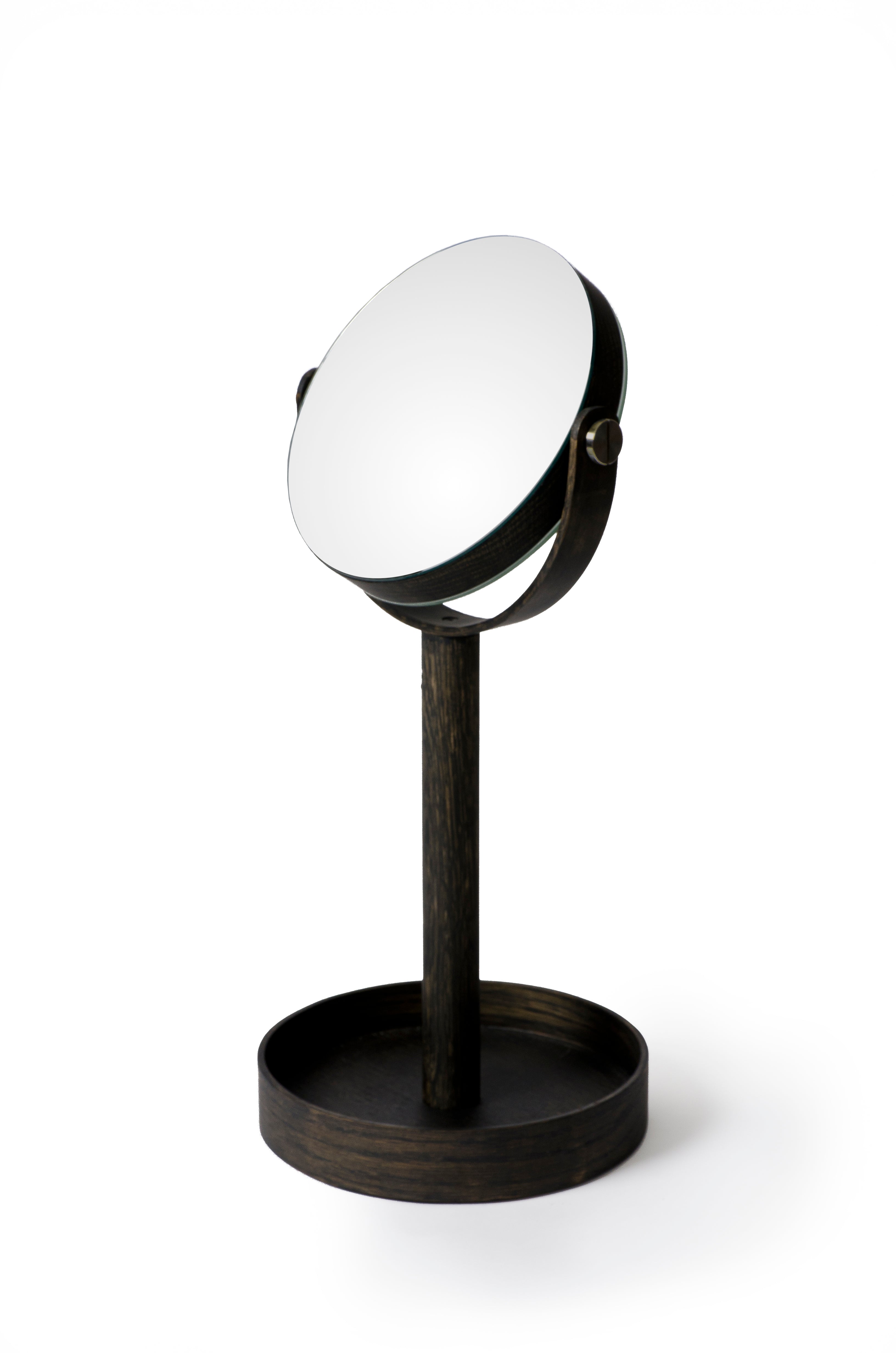 Magnify Mirror Close-up