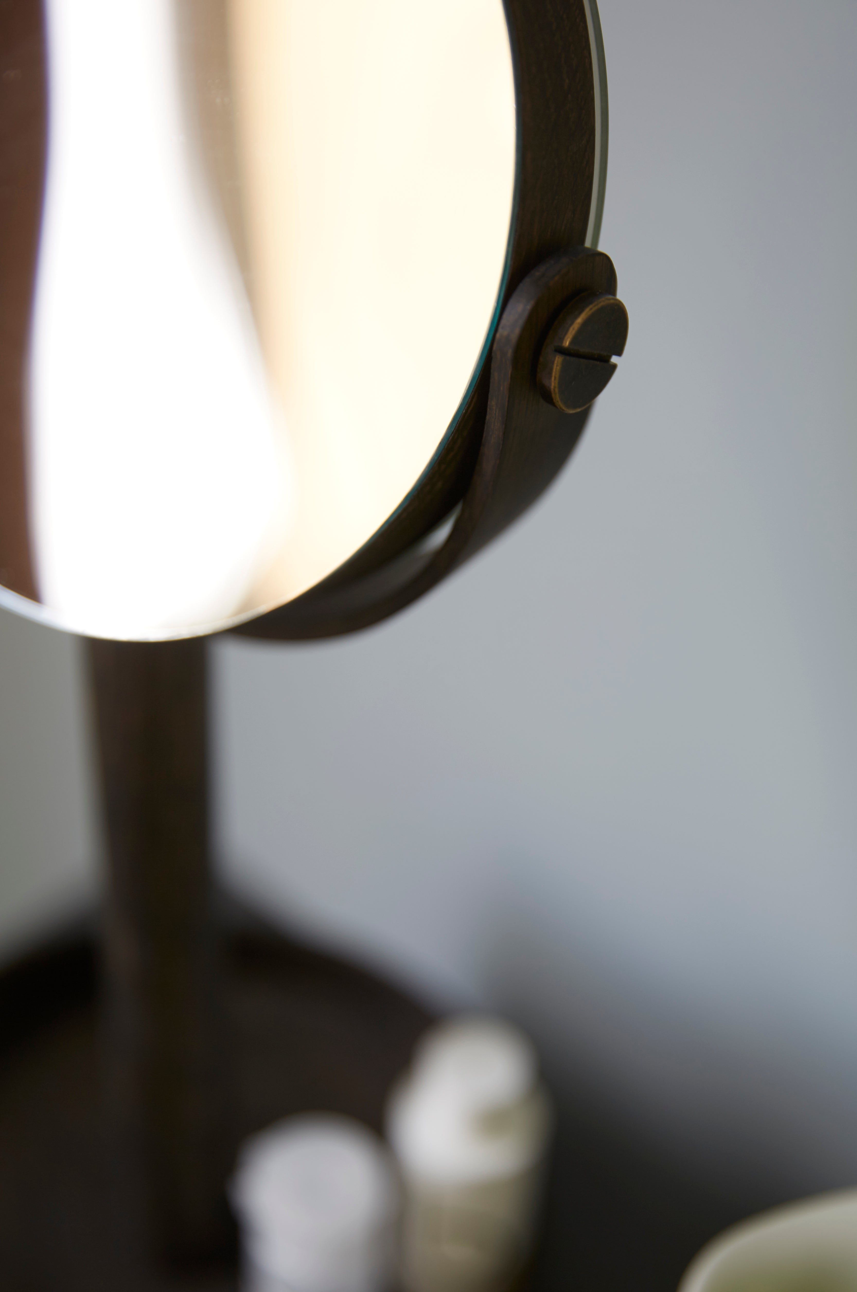 Magnify Mirror Close-up