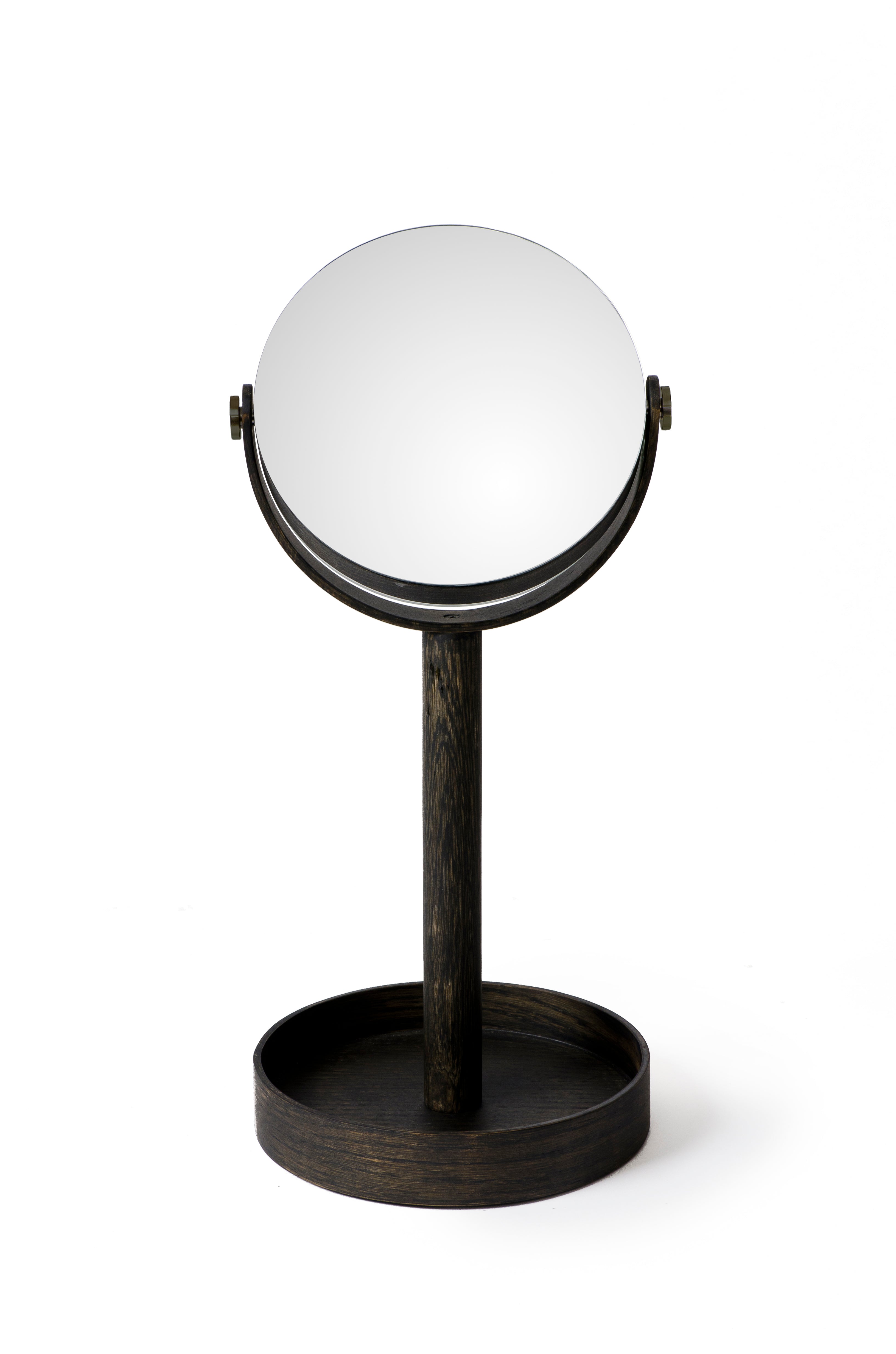 Magnify Mirror Close-up
