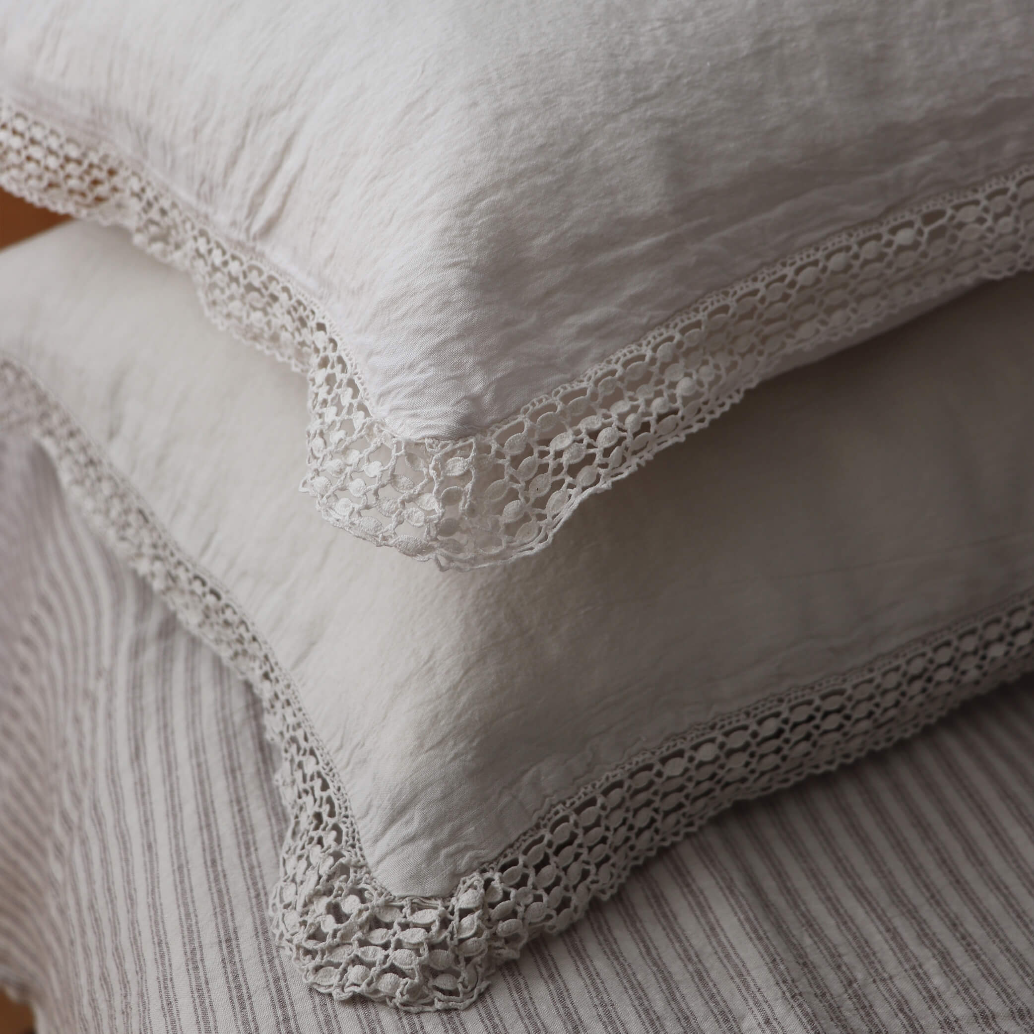 Washed Linen Cotton Oxford Pillowcase with Lace Edge - Chalk