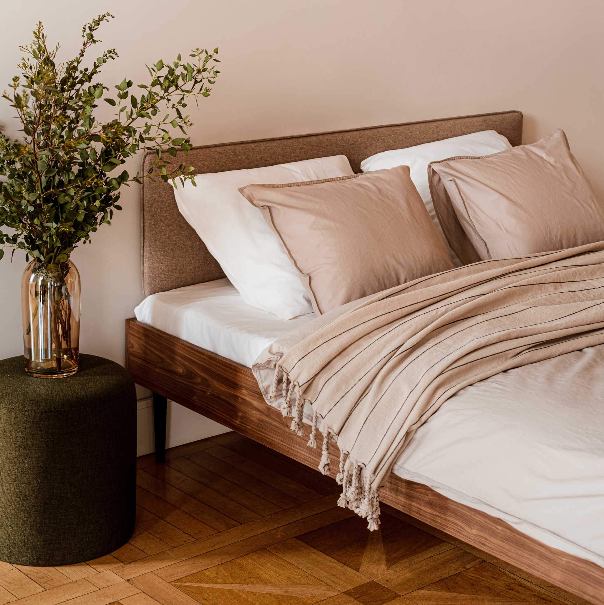 Streiko Bed Walnut