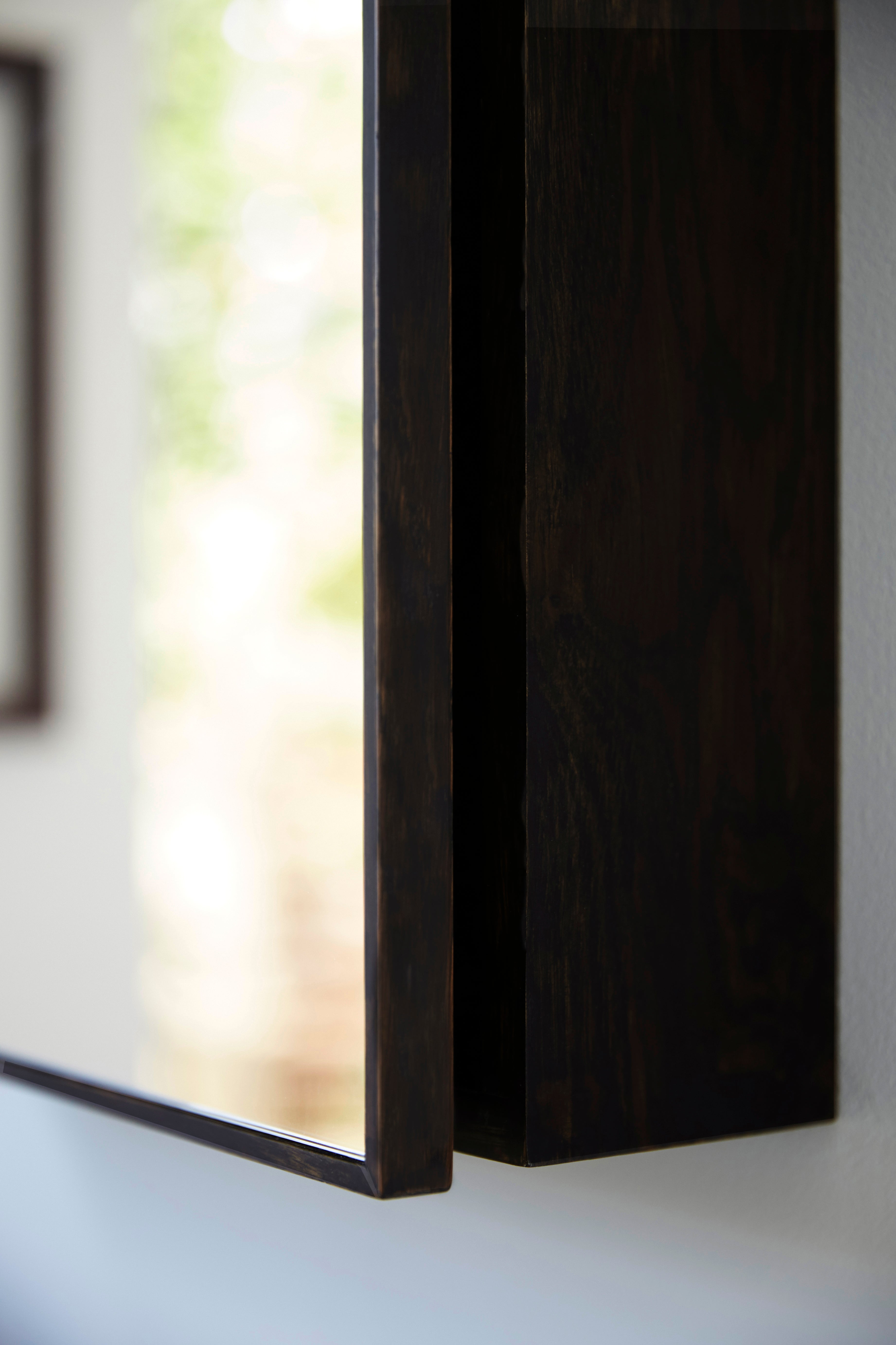 Slimline Cabinet 550