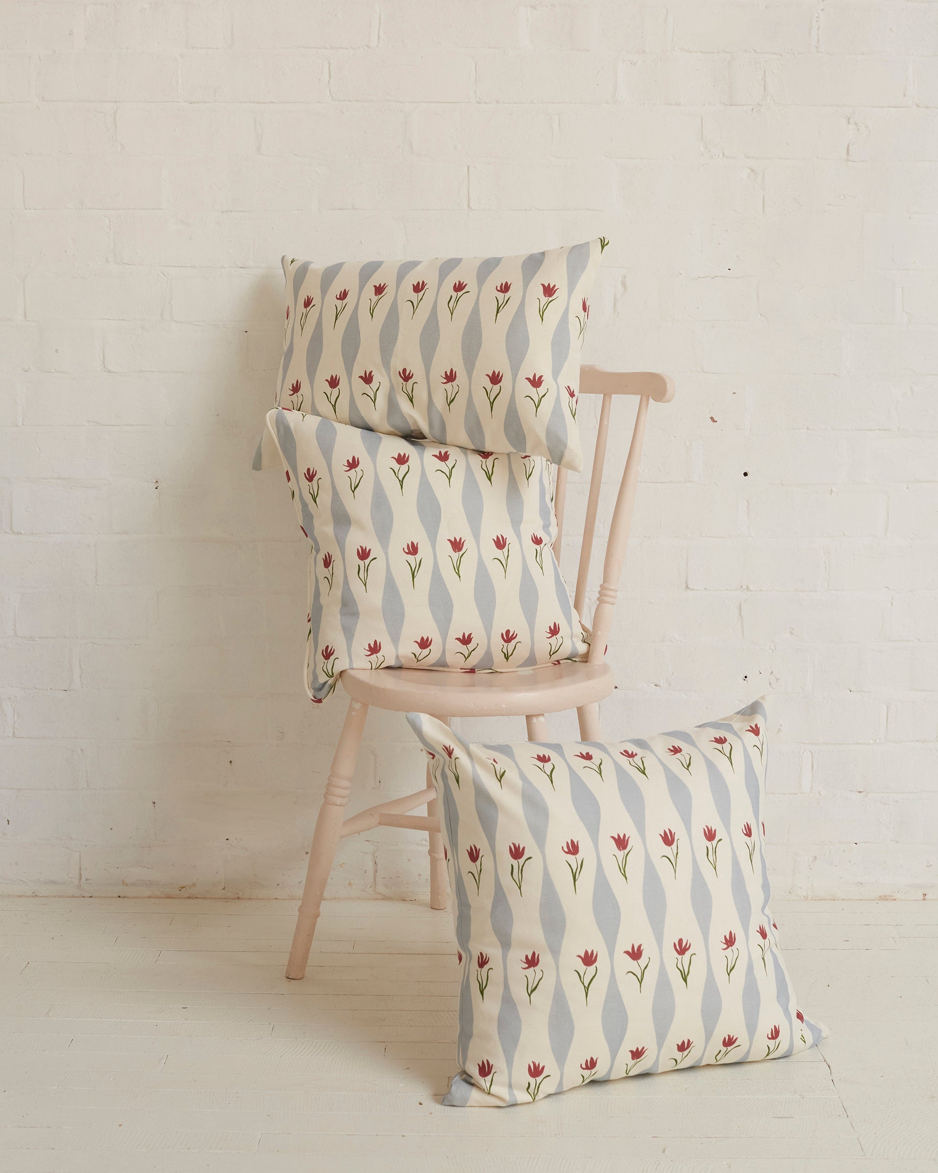 Tulip Wave (sky) linen cushion, piped | 55cm