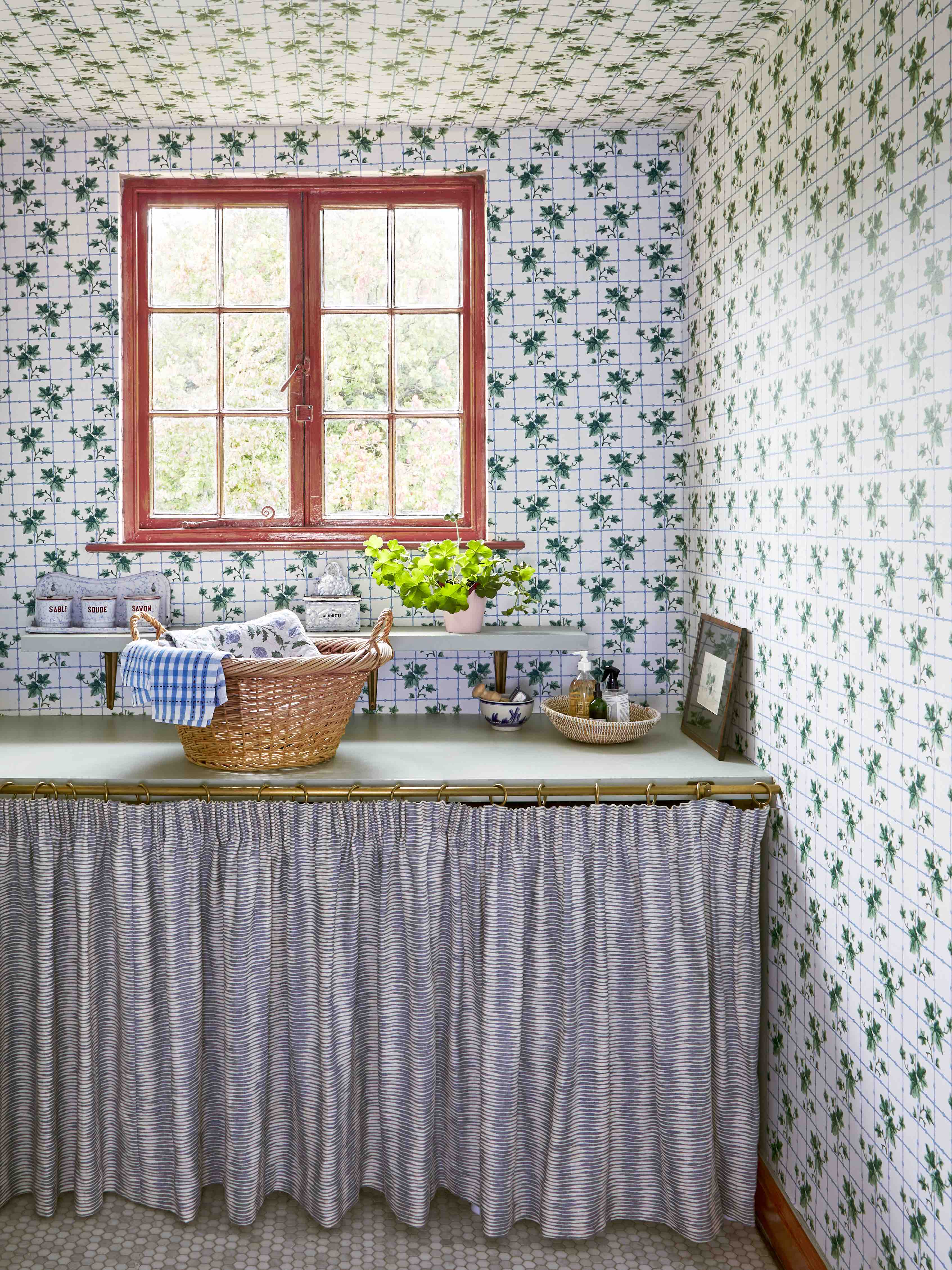 Ivy Trellis Wallpaper