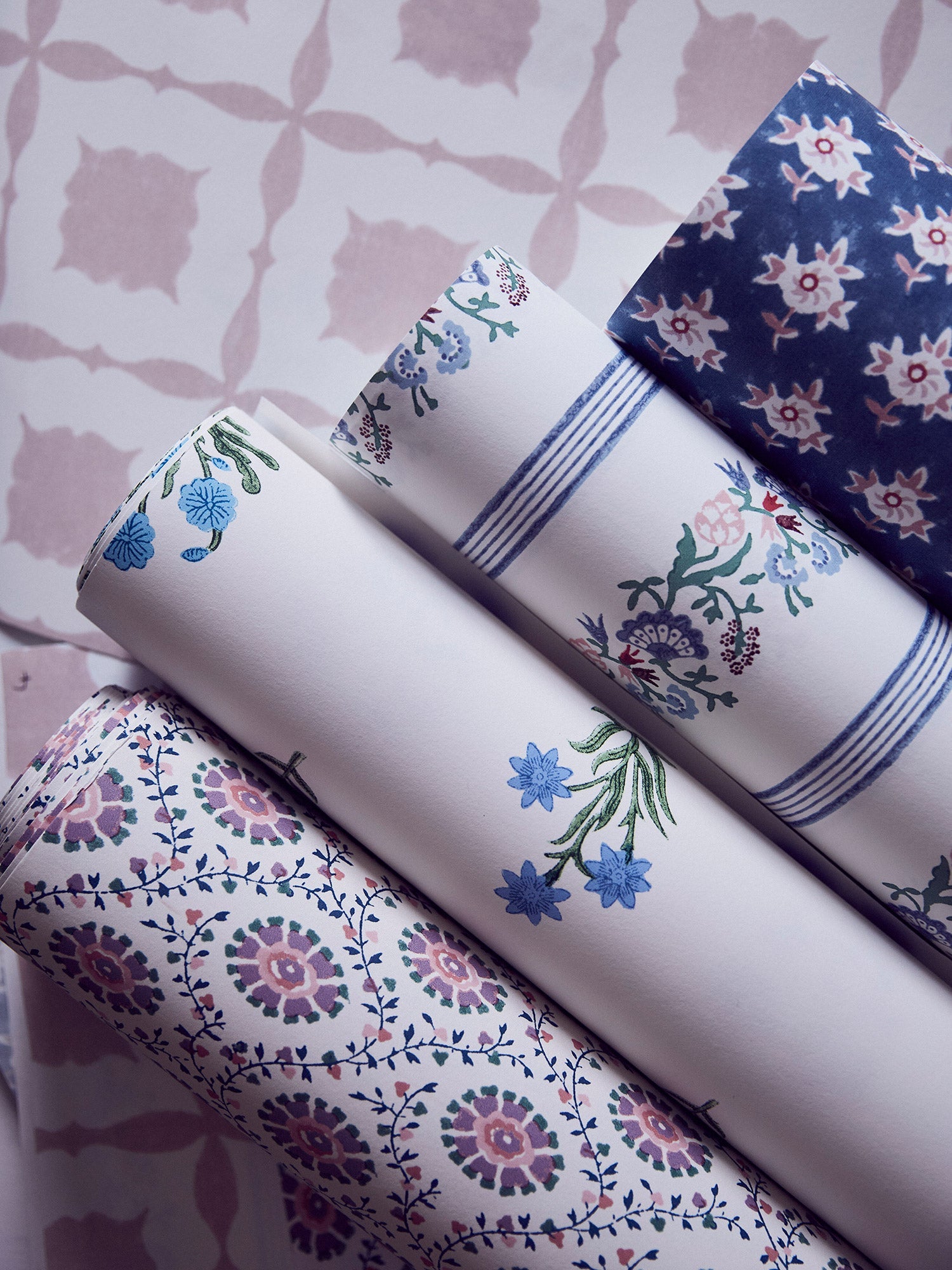 Floral Ogee Wallpaper