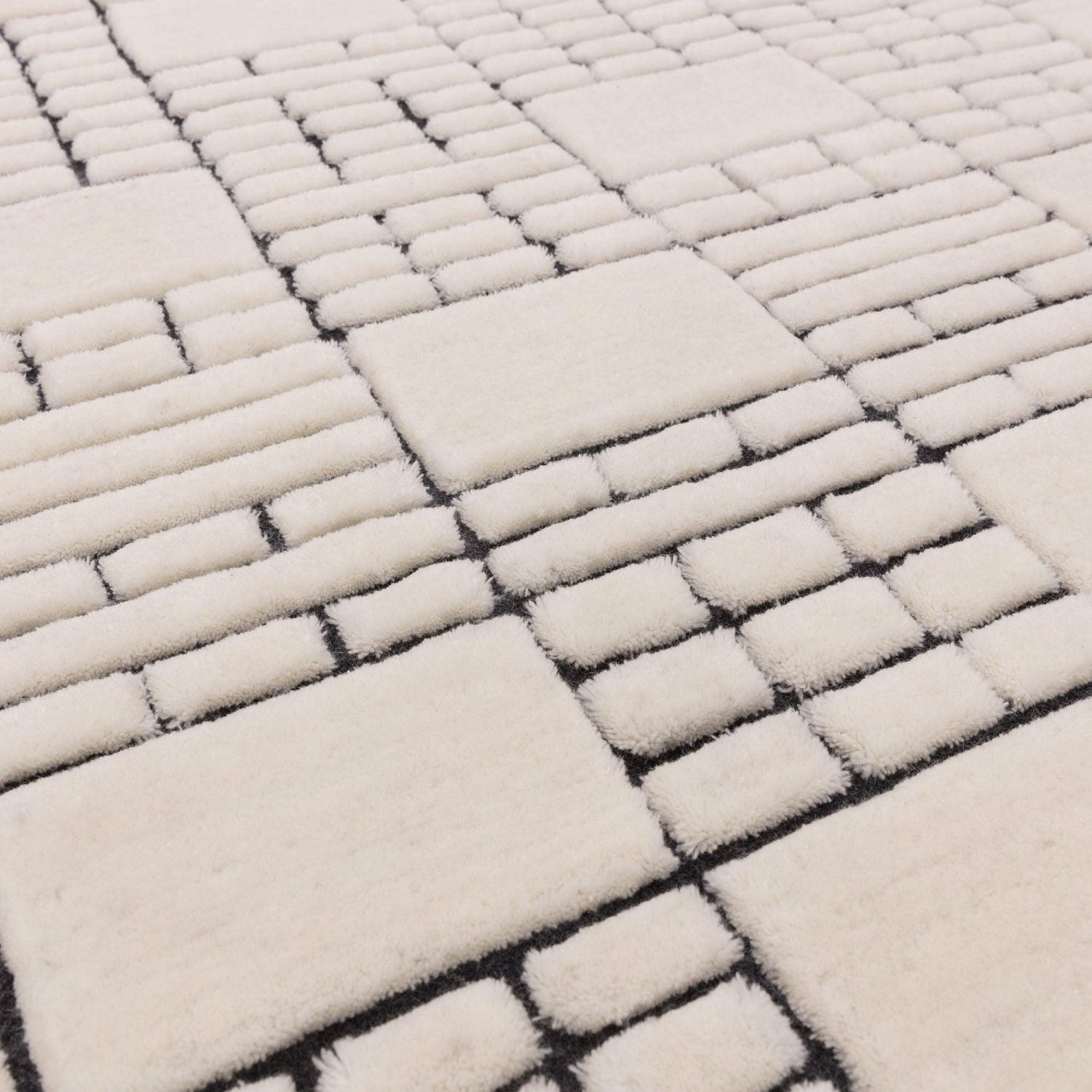 Kingdom Geometric Tufted Wool Rug | Black
