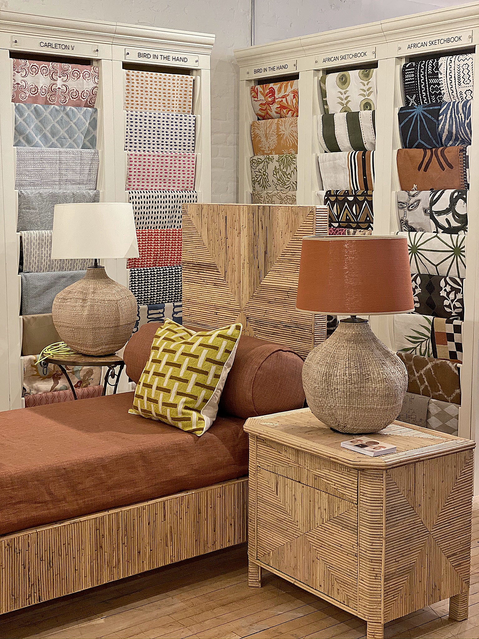 Bulawayo Palm Garlic Gourd Lamp Base