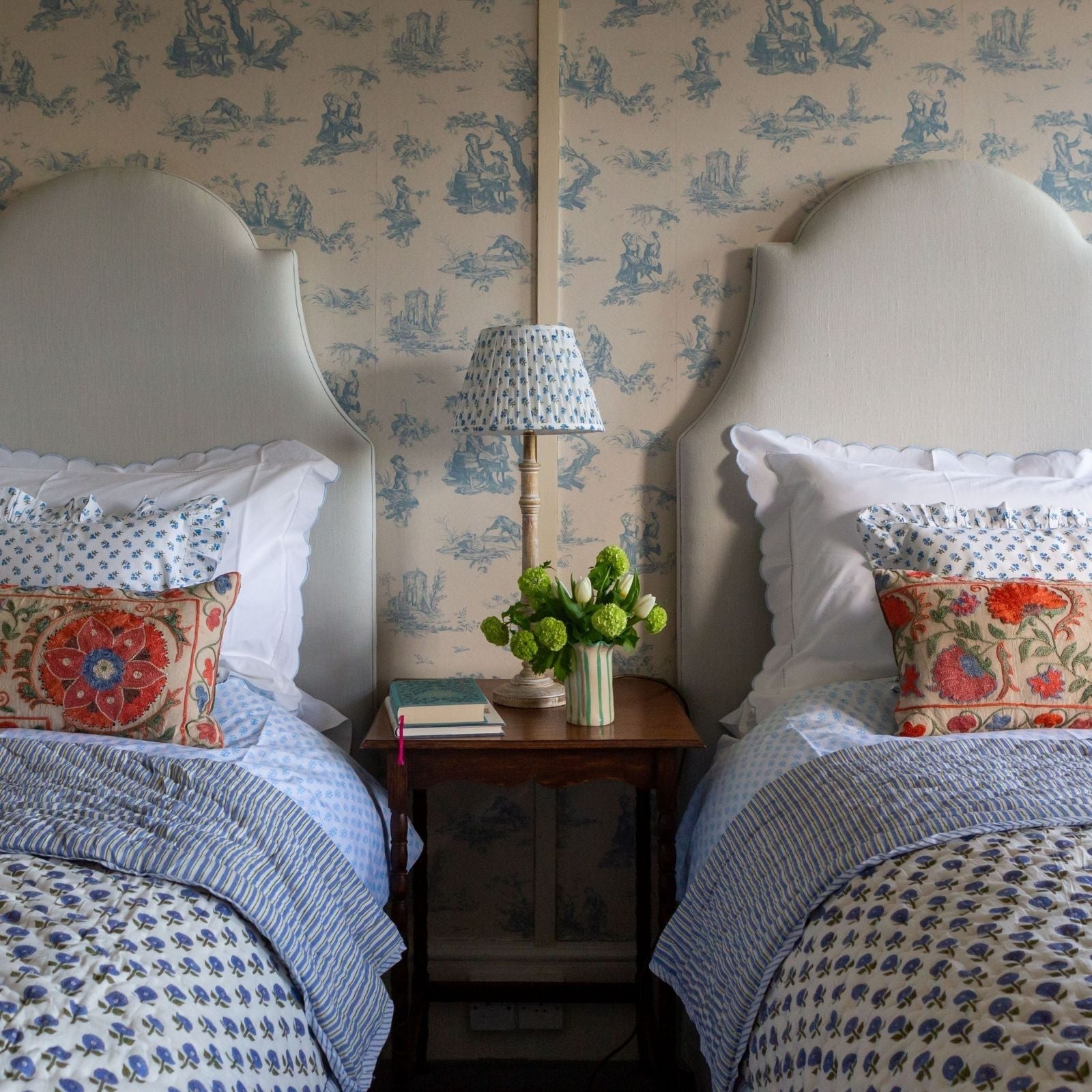 Daisy Blue Cotton Quilt