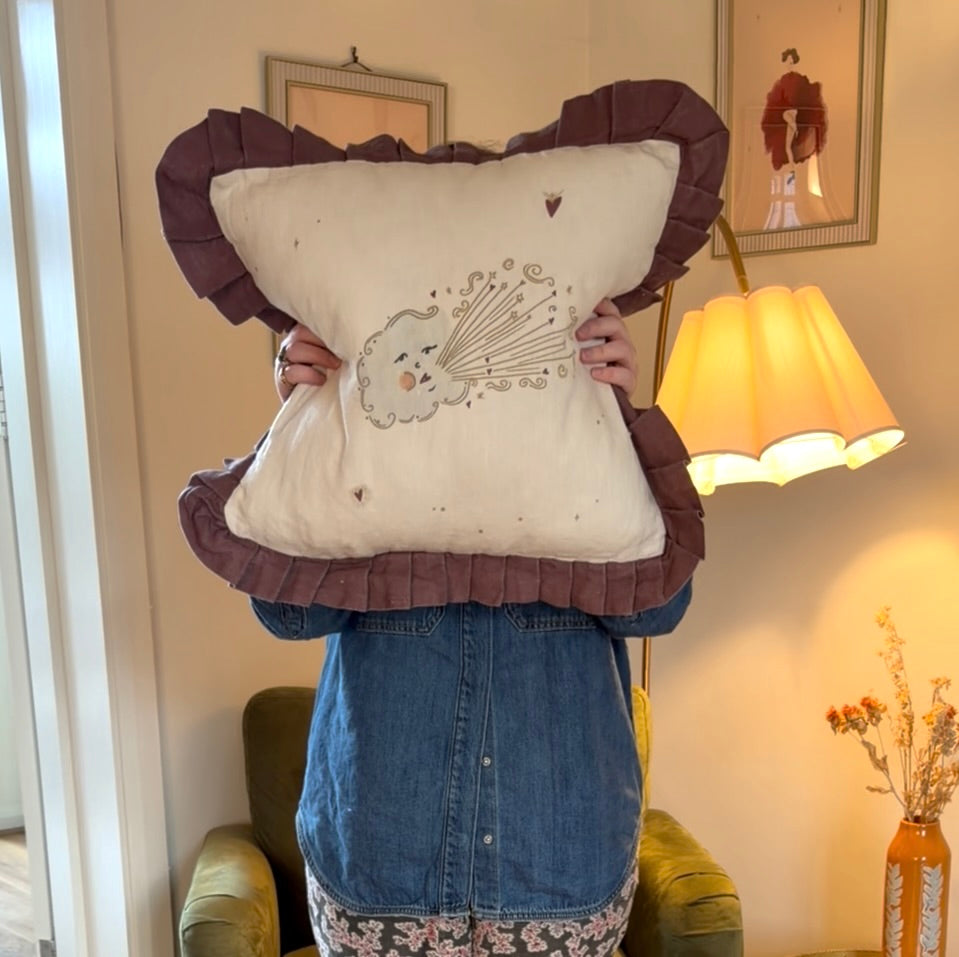 Linen ruffled cushion cover Love Cloud