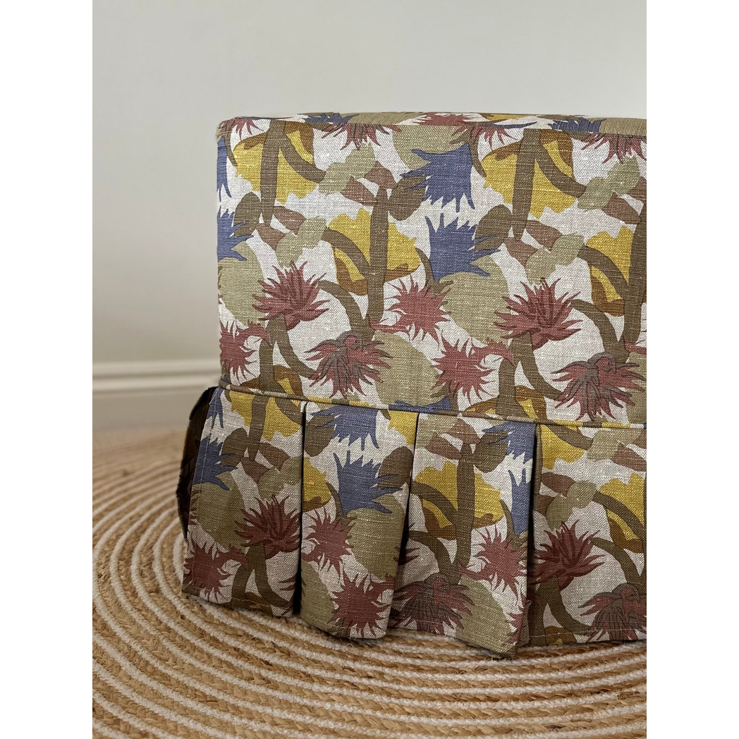 Skapa Ottoman with box pleat slipcover