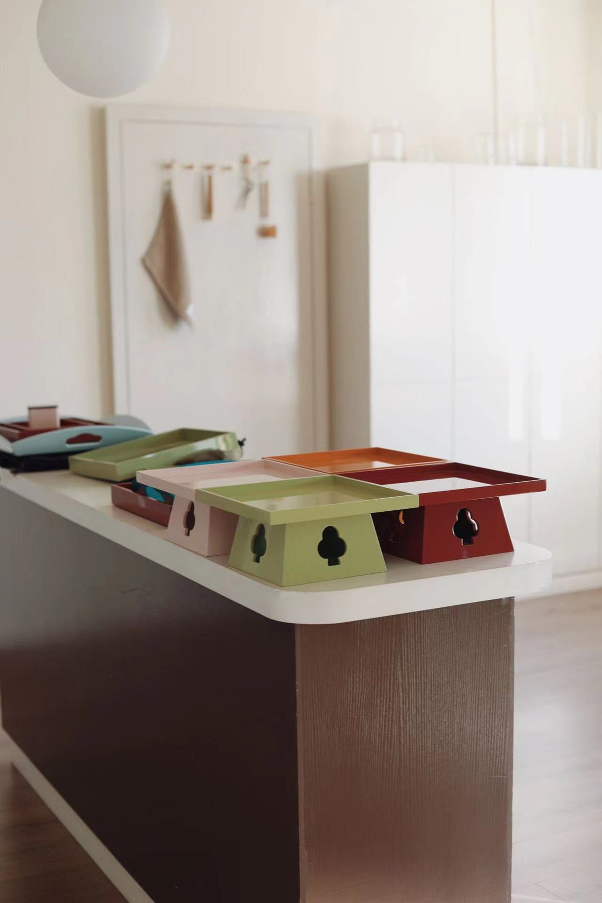 Elevated Tray
