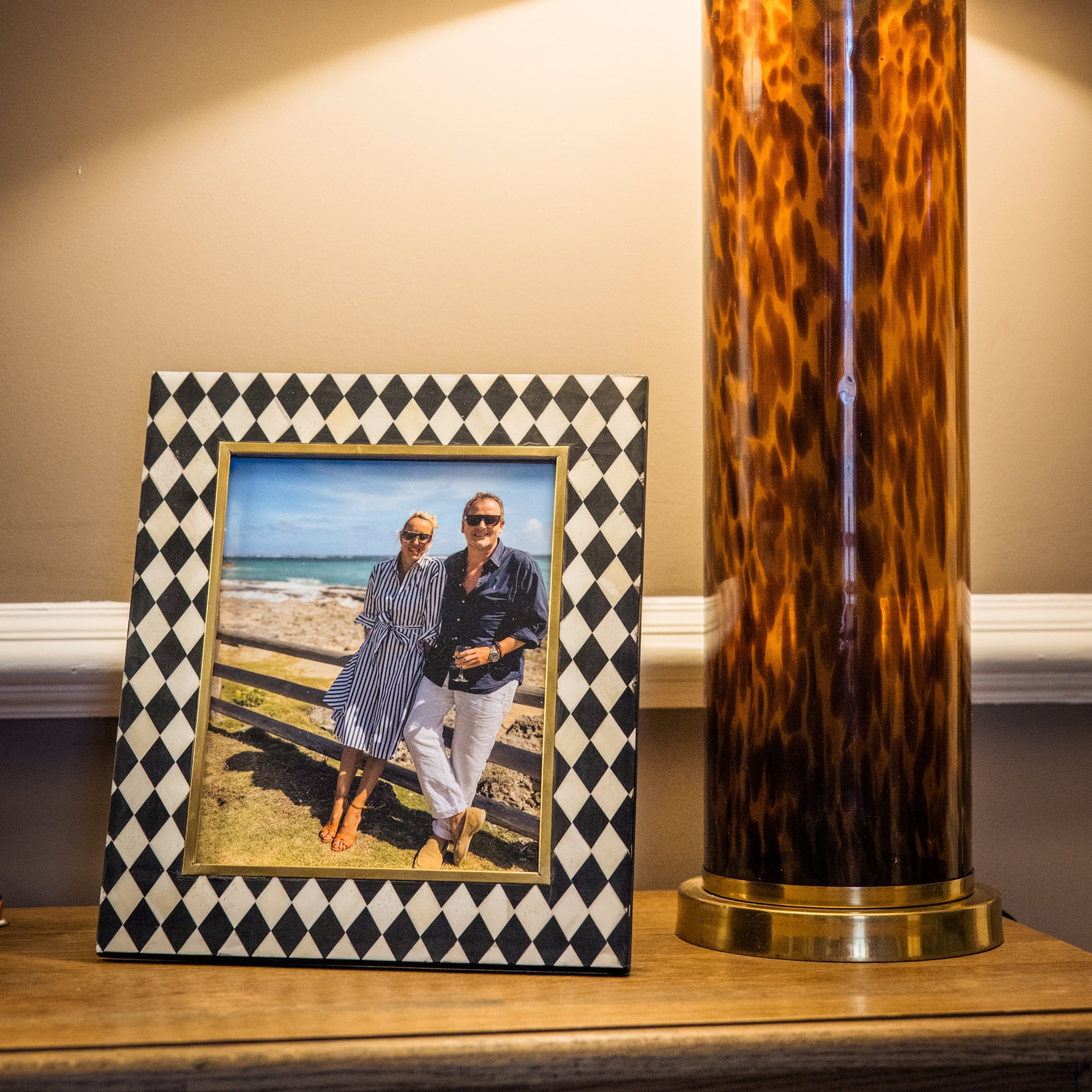Large Photo frame | Ebony Black & White | Harlequin
