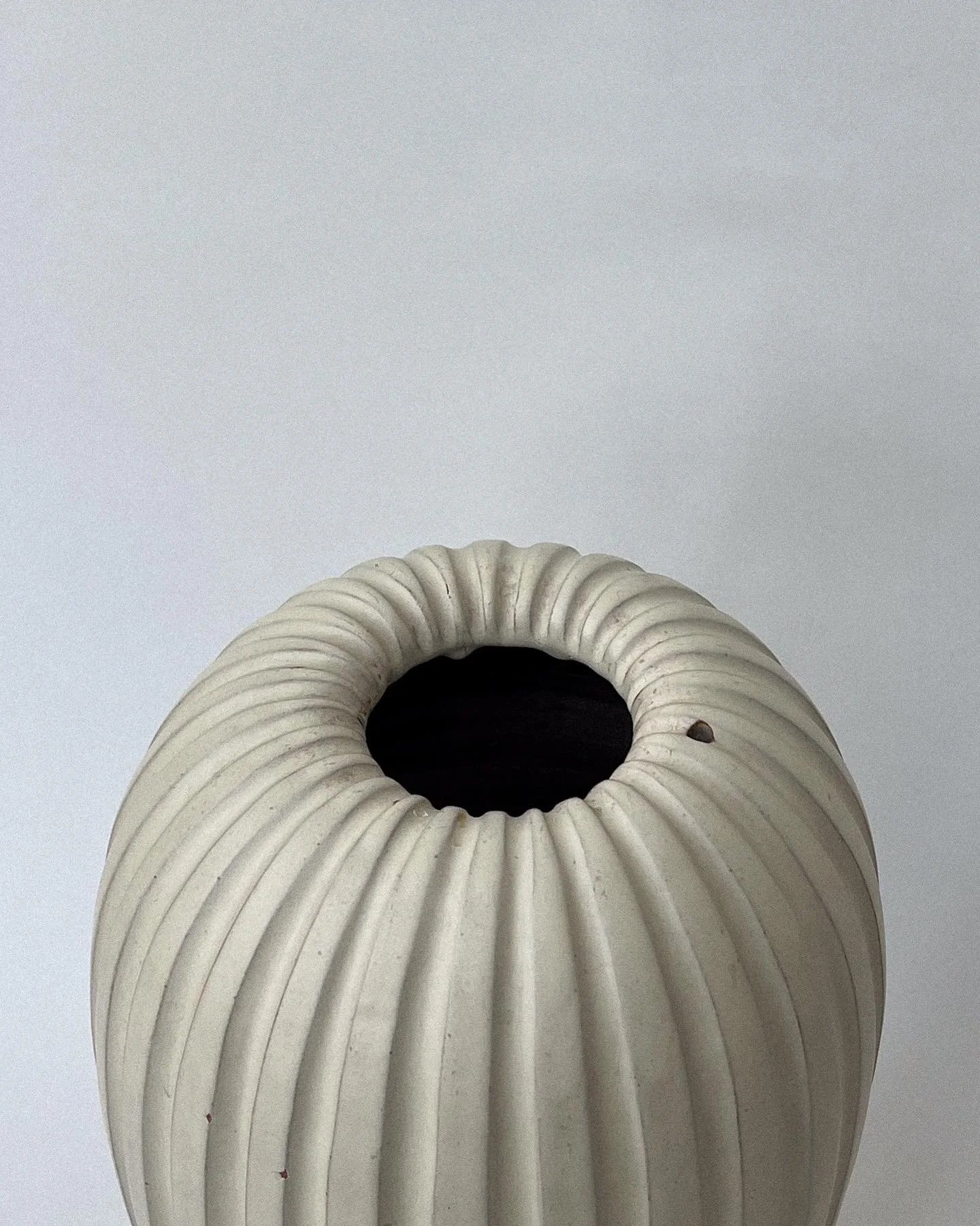 1940's large floor vase by Vicke Lindstrand