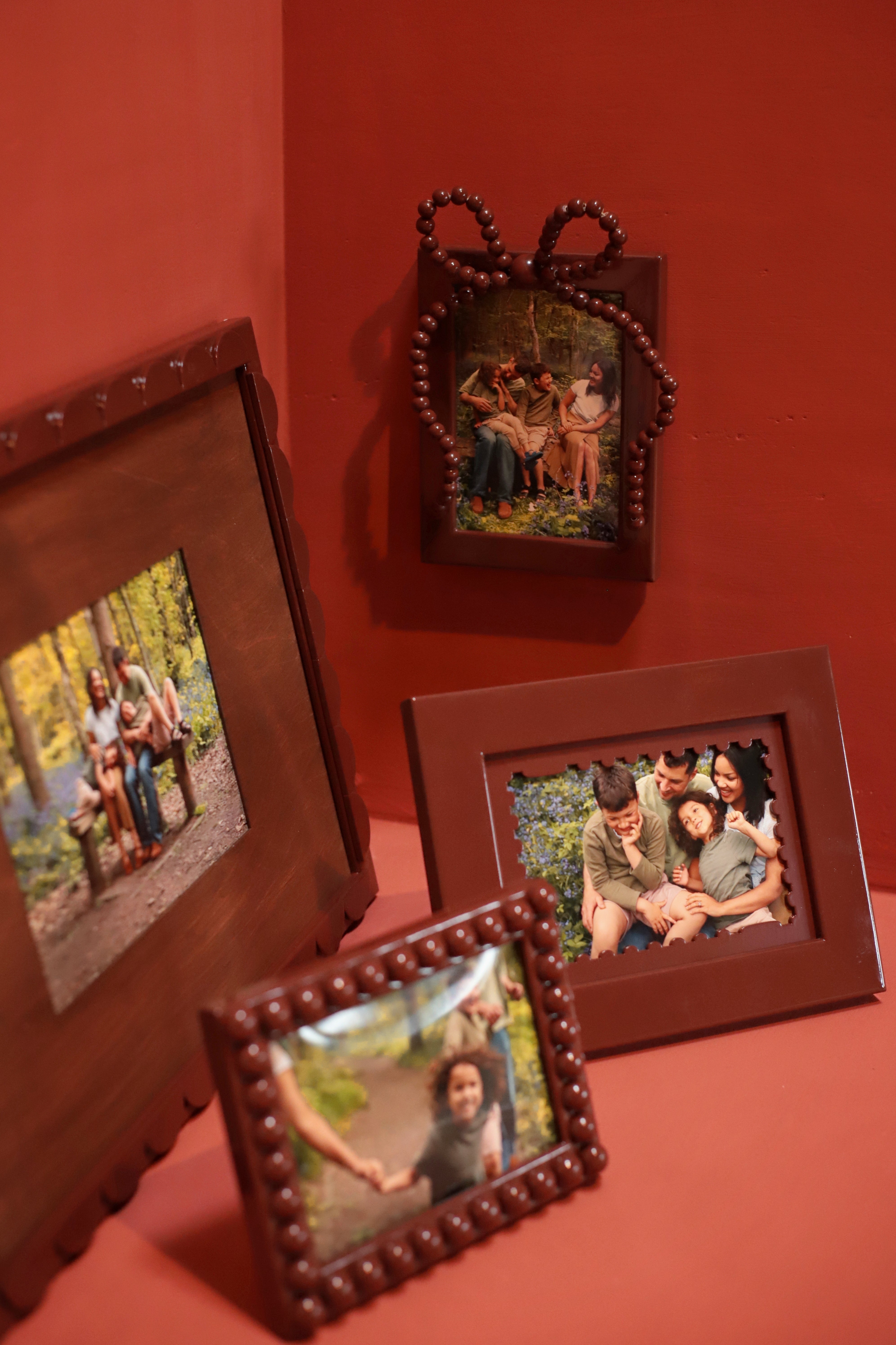 Cocoa Scallop Frame