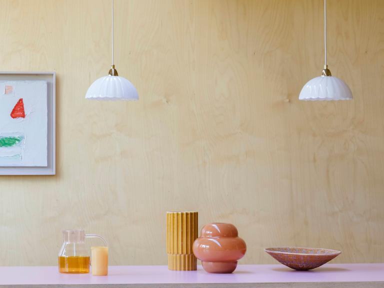 White flower glass pendant light