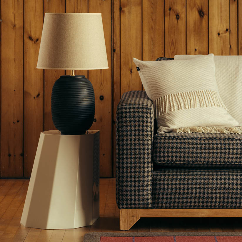 Black Ridged Large Table Lamp