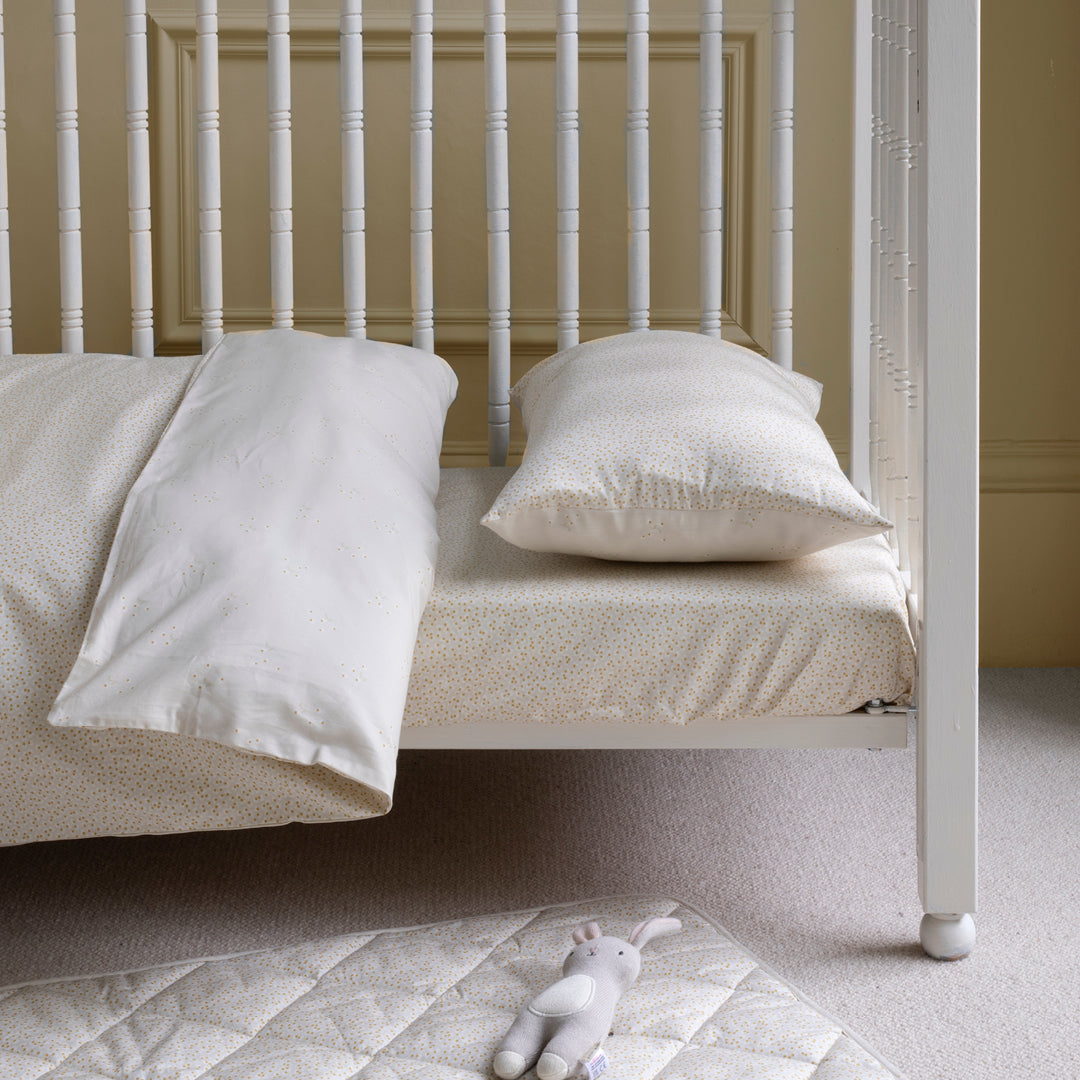 Organic Cotbed Fitted Sheet - Daisy Meadow