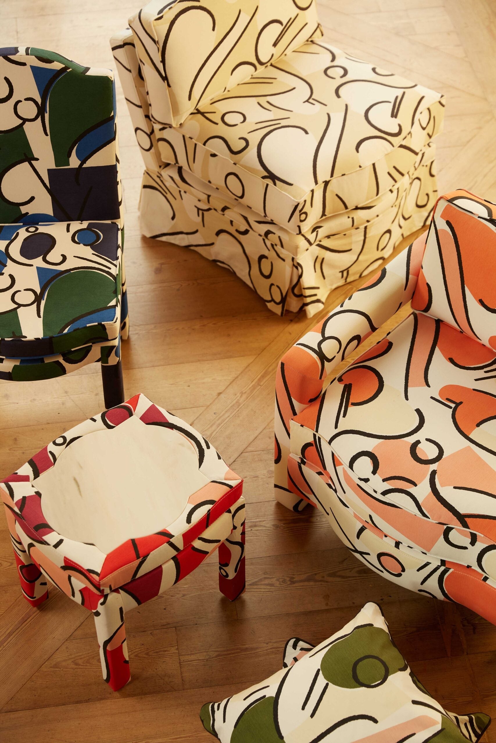 Piero Footstool, Pesto