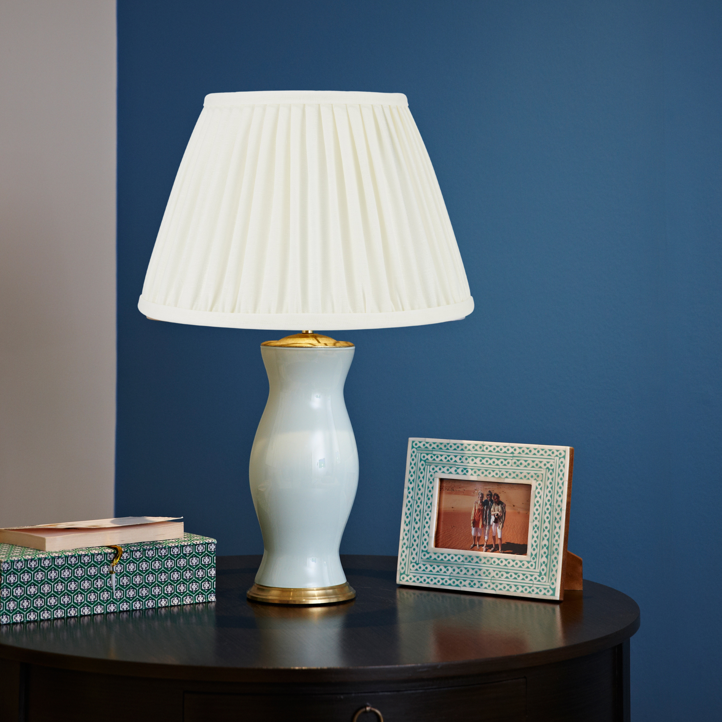 PLEATED LINEN LAMPSHADE IN IVORY