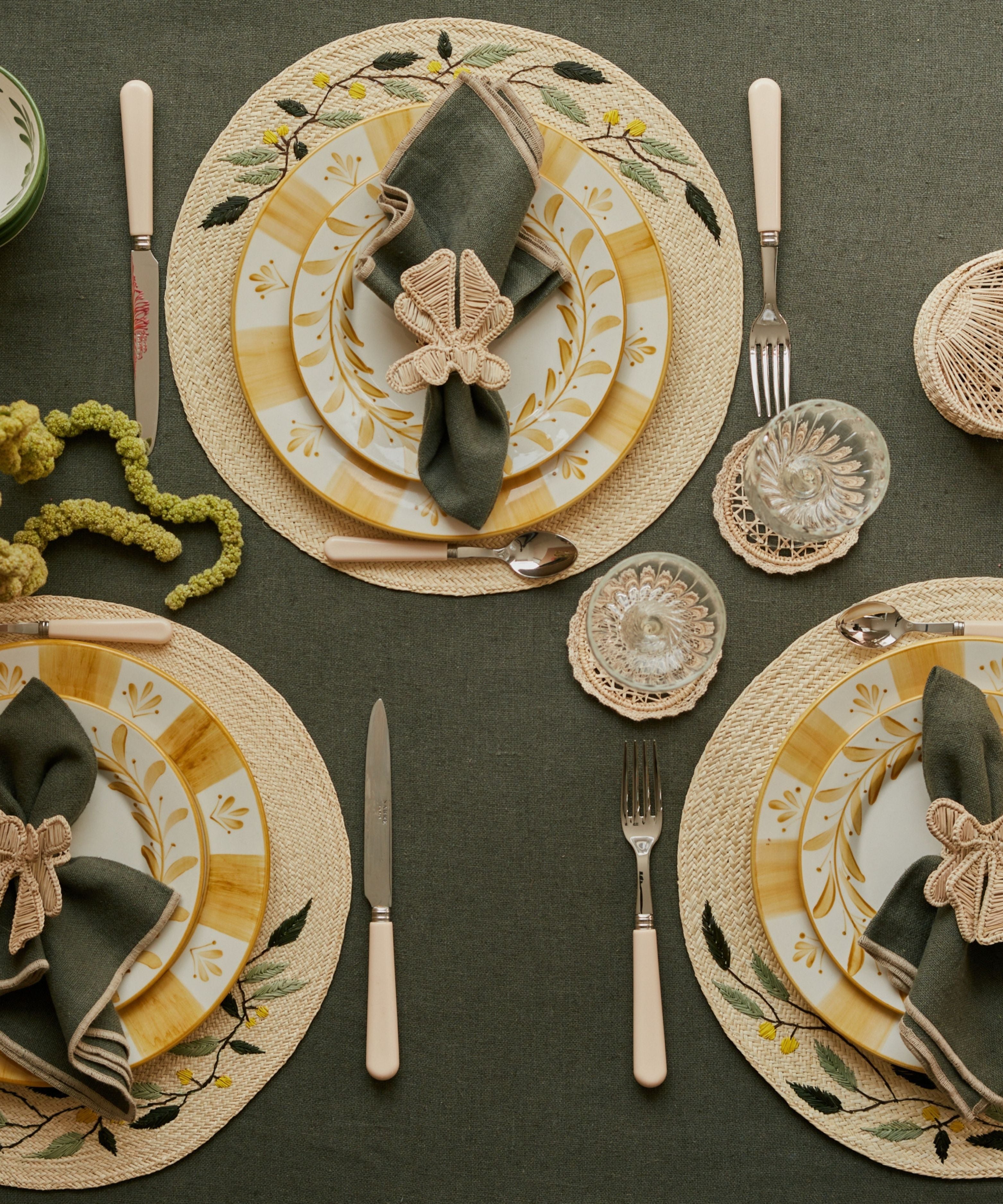 Flor de Lis Dinner Plate, Golden Yellow