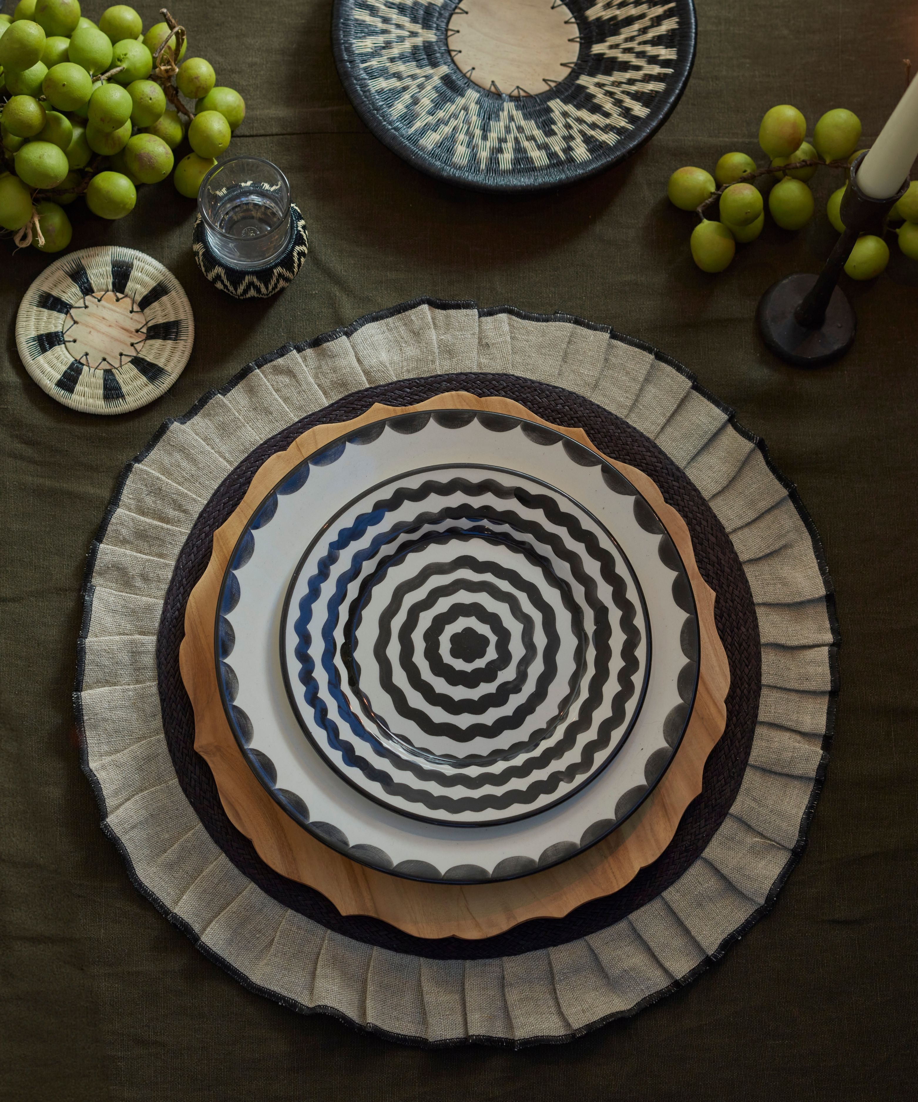 Ondas Side Plate, Jet Black
