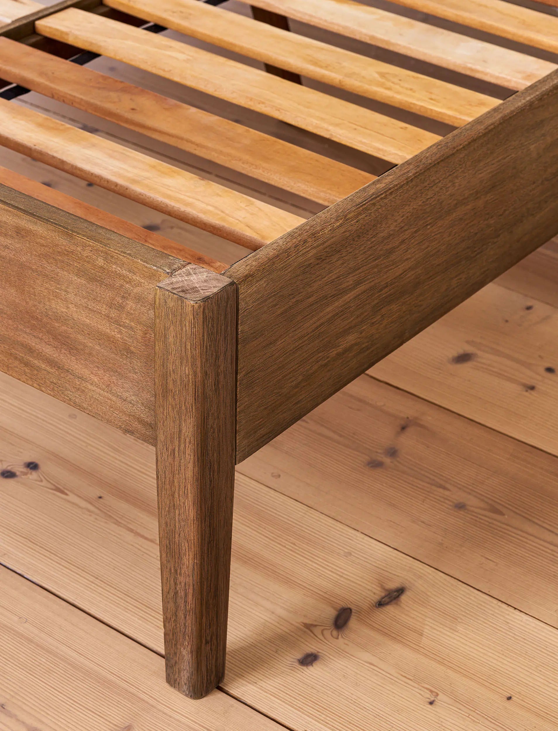 Chesterton King Bed Natural