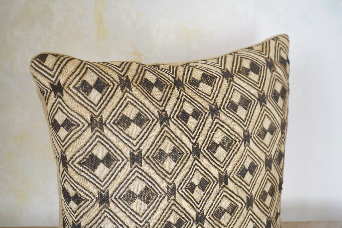 Kuba Cushion