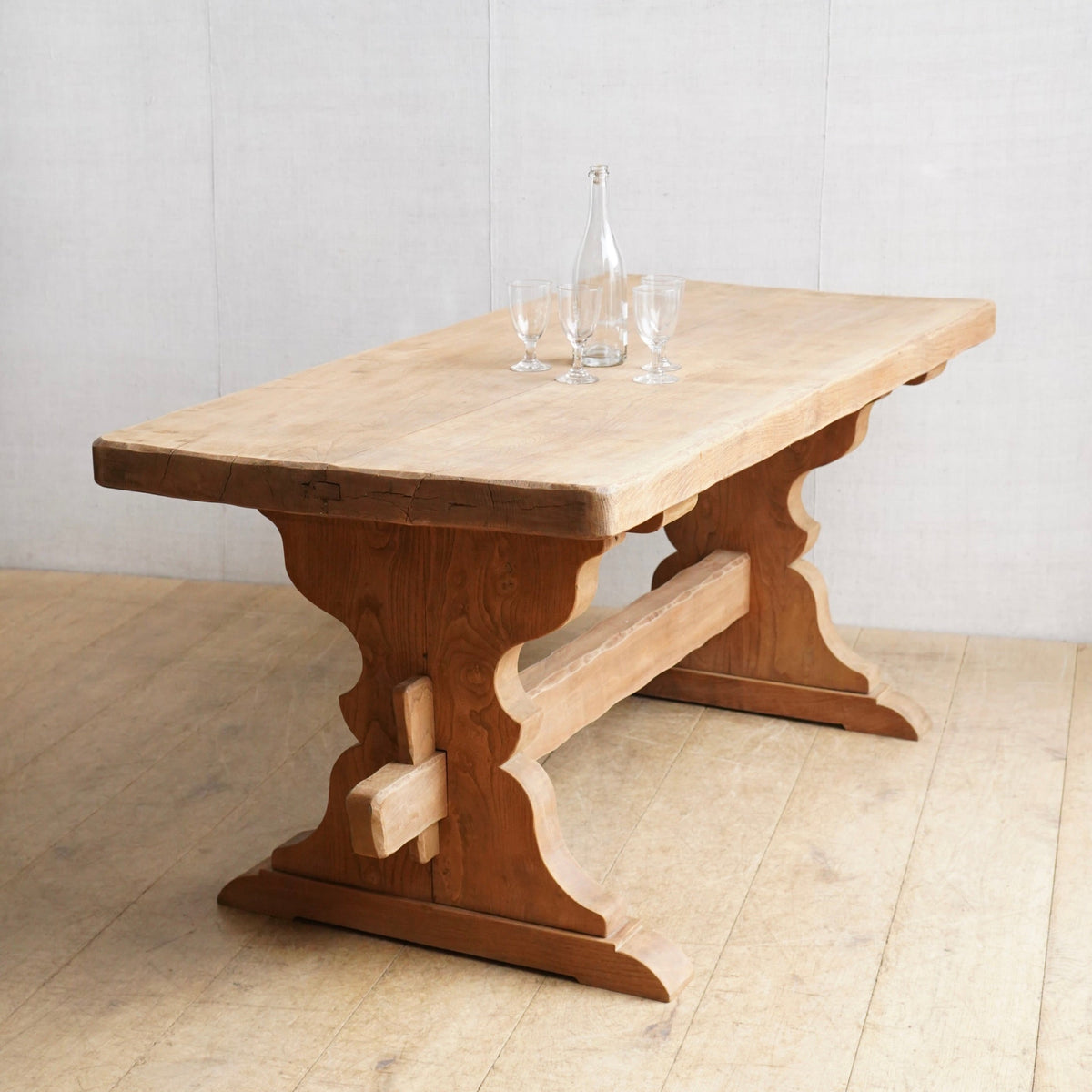 French Alpine Table