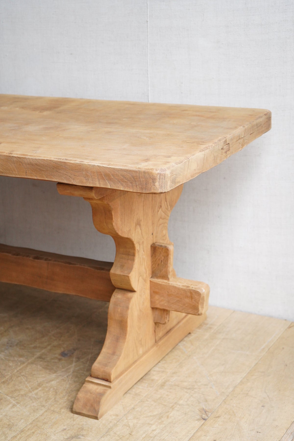 French Alpine Table
