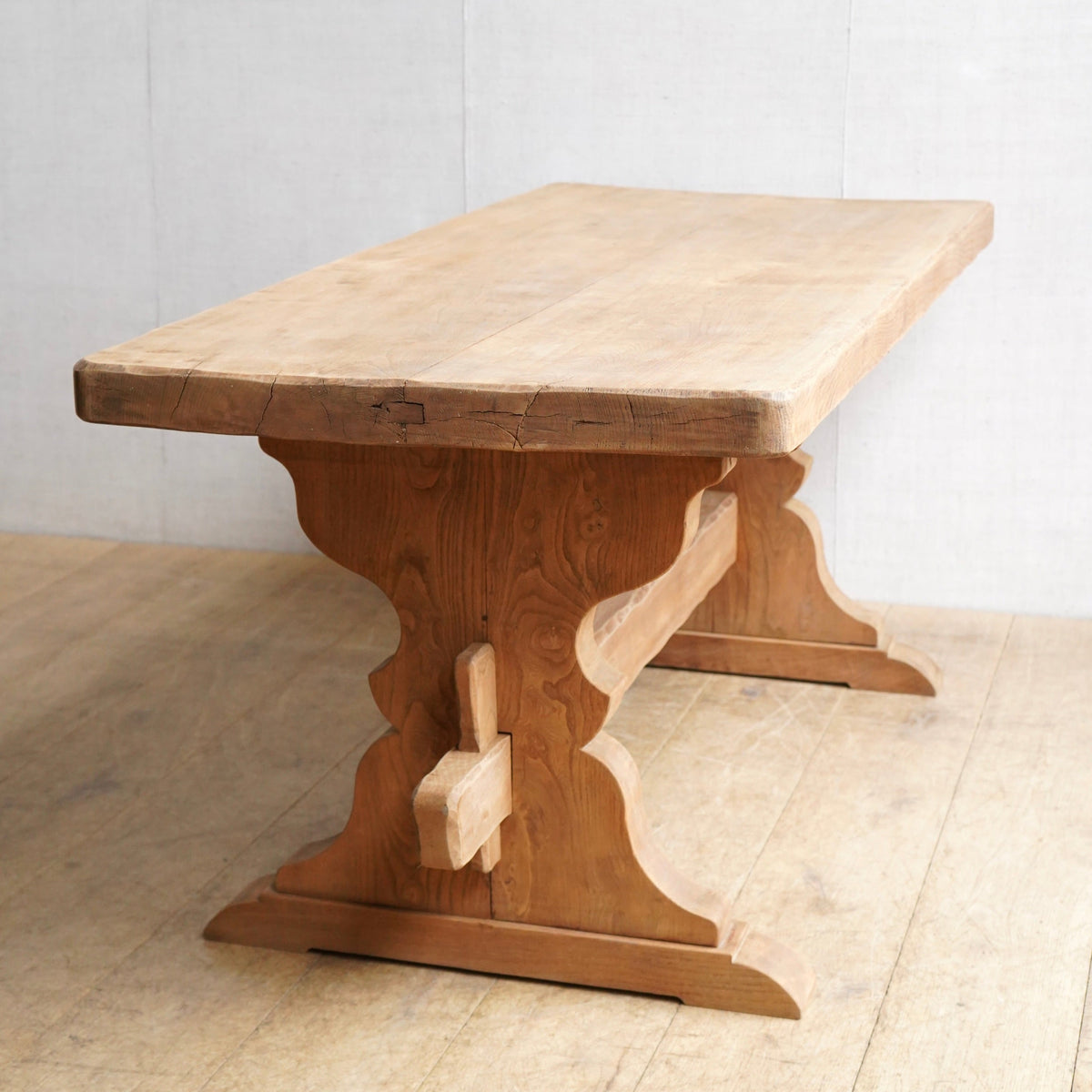 French Alpine Table