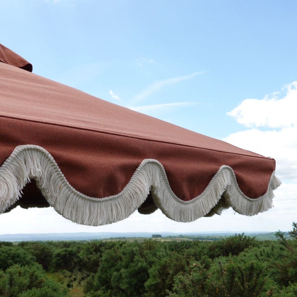 Scalloped parasol with cream fringe