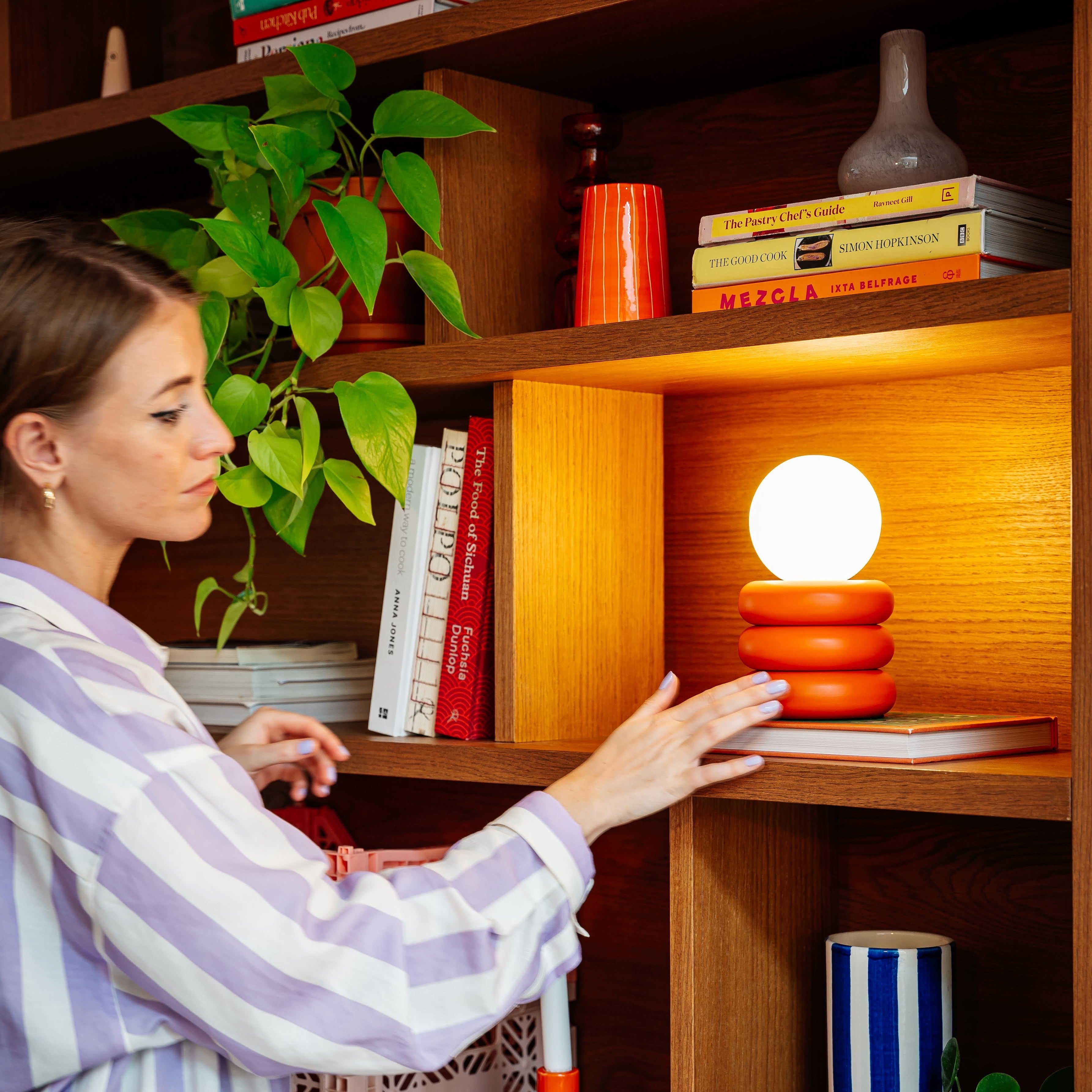 Peel orange tube cordless table lamp