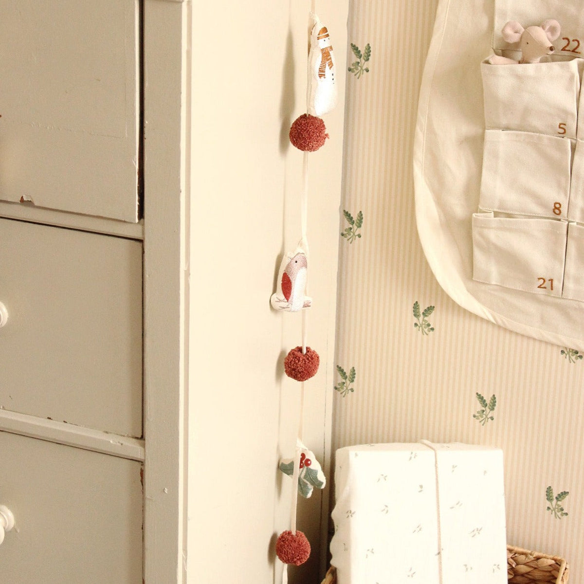 Christmas Garland - Frosty Friends