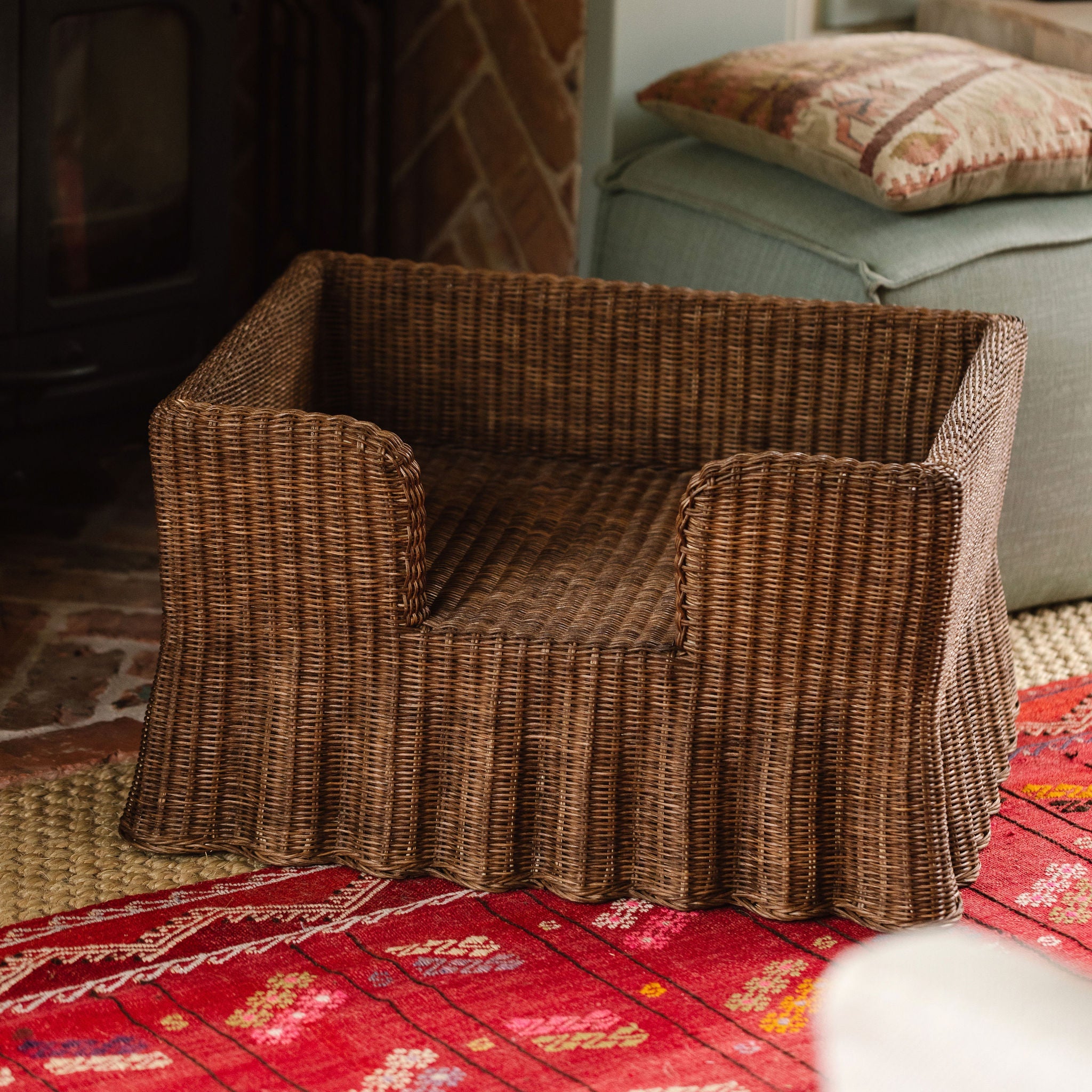 Lassie Wavy Rattan Dog Bed