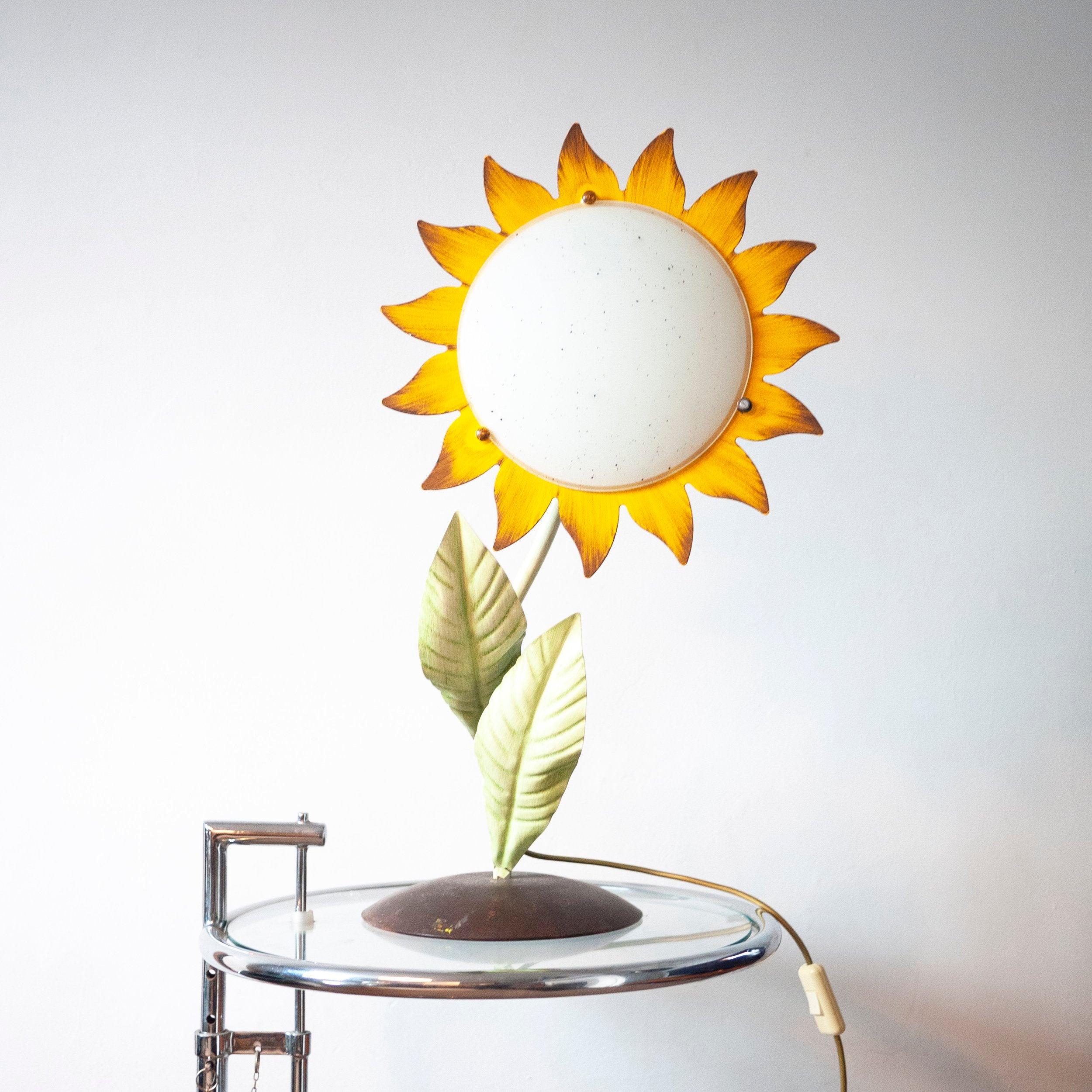 Decorative Mid-Century Italian Metal Painted Sunflower Table Lamp, 1970s