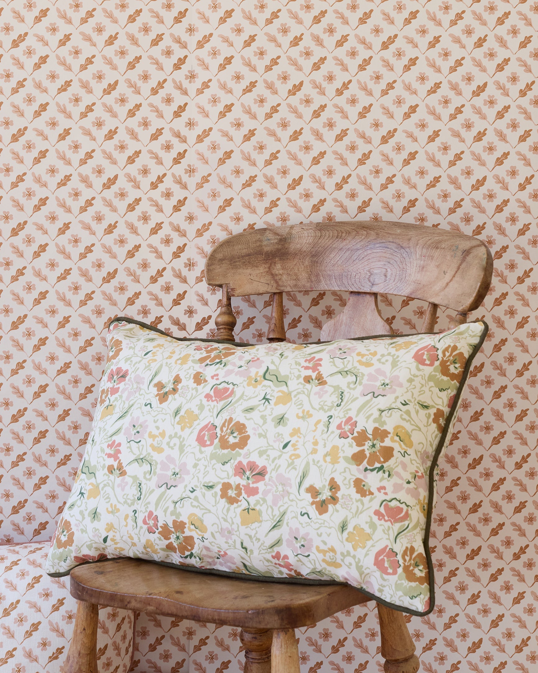 20250429_Sophie_Harpley2704_cushion.jpg