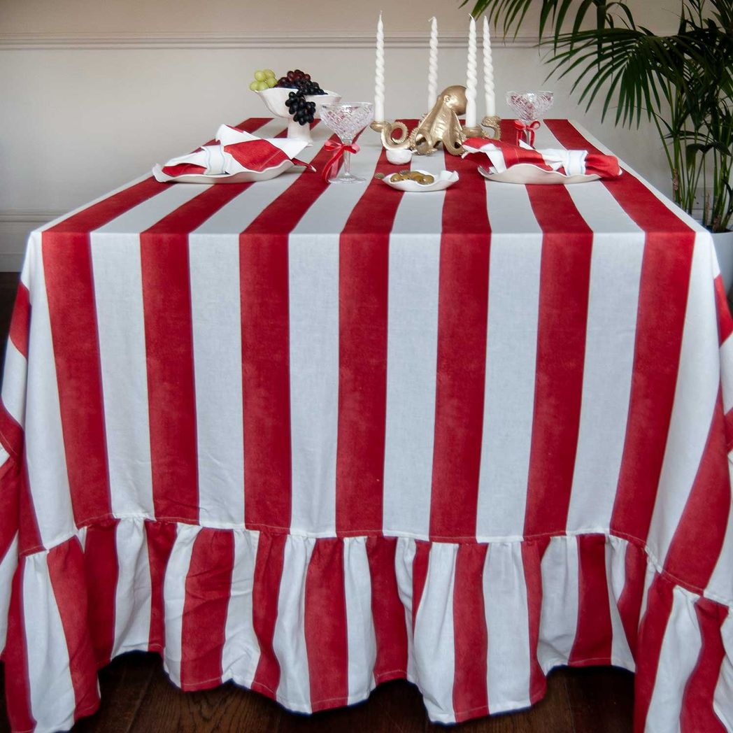 Red-Table-Cloth.jpg?output=png&maxage=31d&w=1048&h=1048&fit=contain&we&n=-1