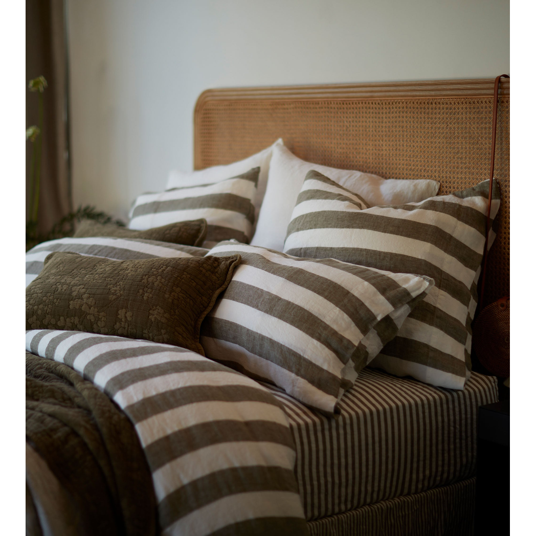 Olive-Cora-Linen-Landscape.jpg?output=png&maxage=31d&w=1048&h=1048&fit=contain&we&n=-1