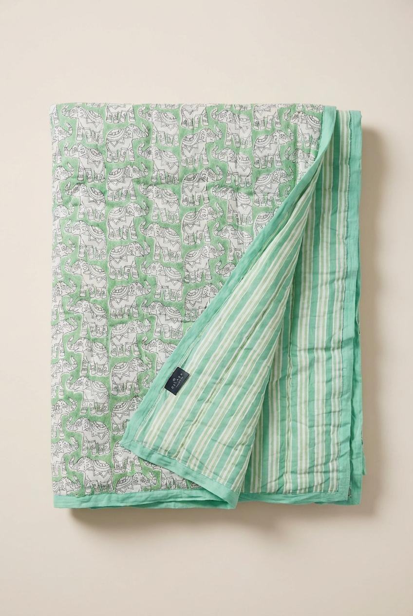 Turquoise Elephant Toddler / Single Quilt