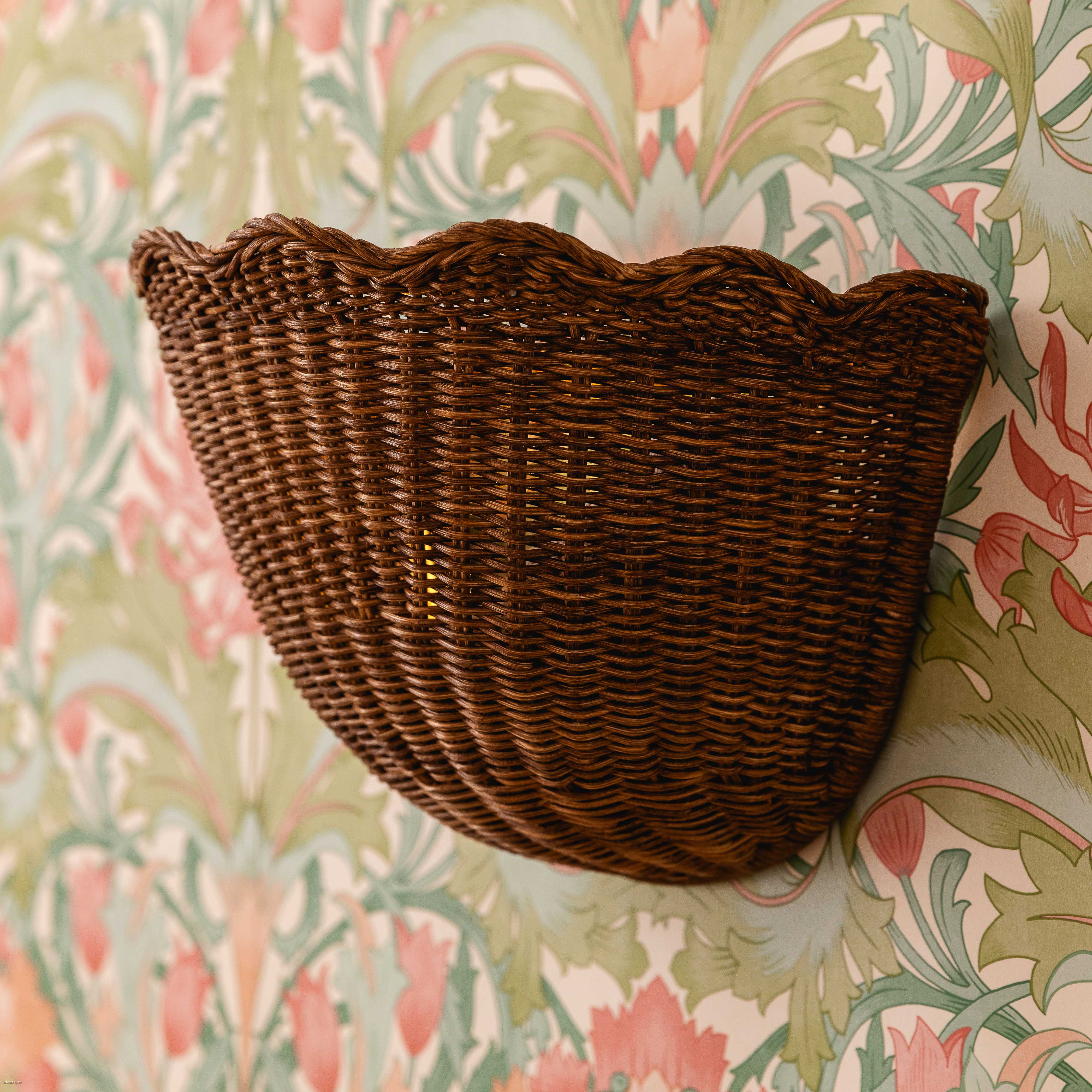 Scalloped Wall Light (Teak)