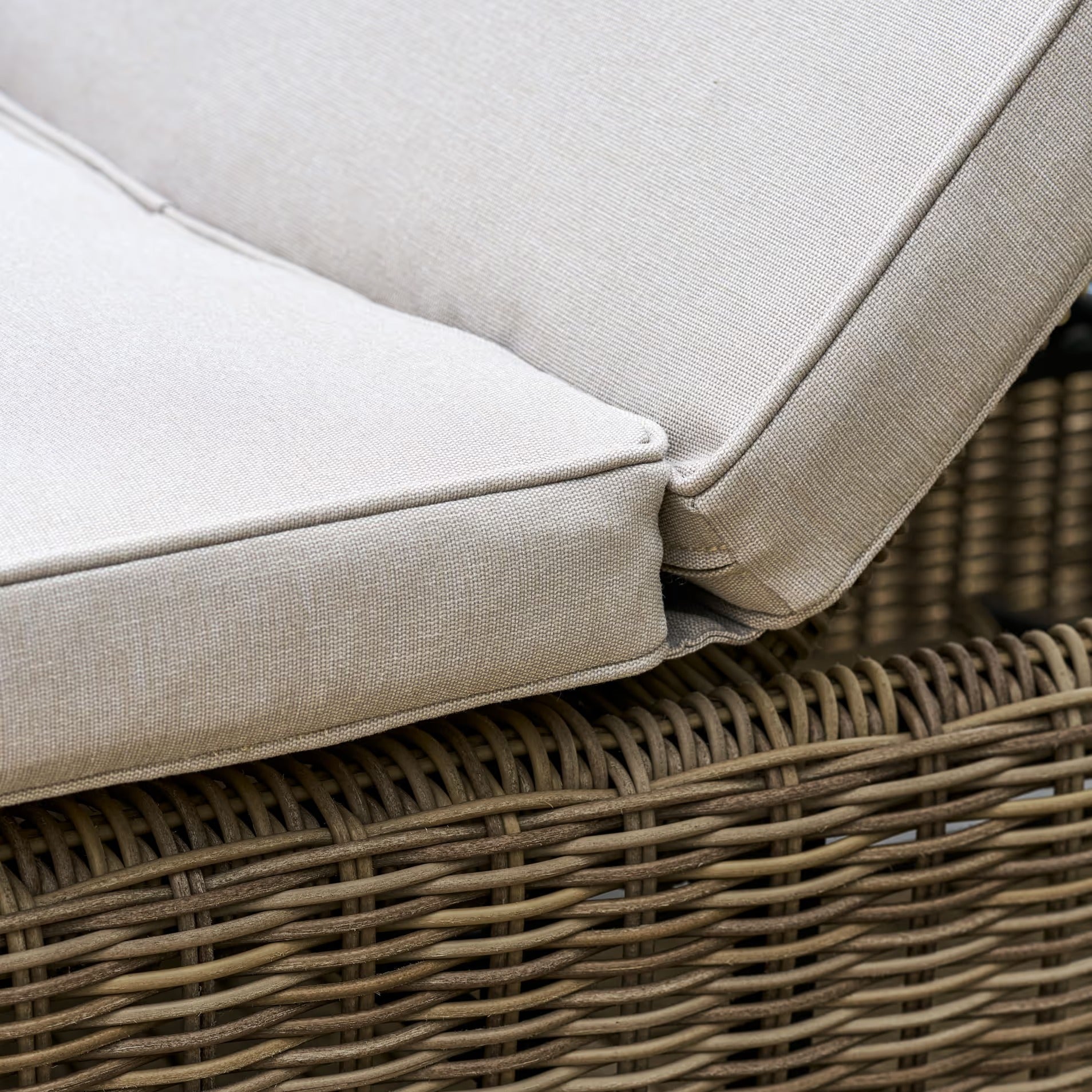 Skala Lounger | Dark Rattan