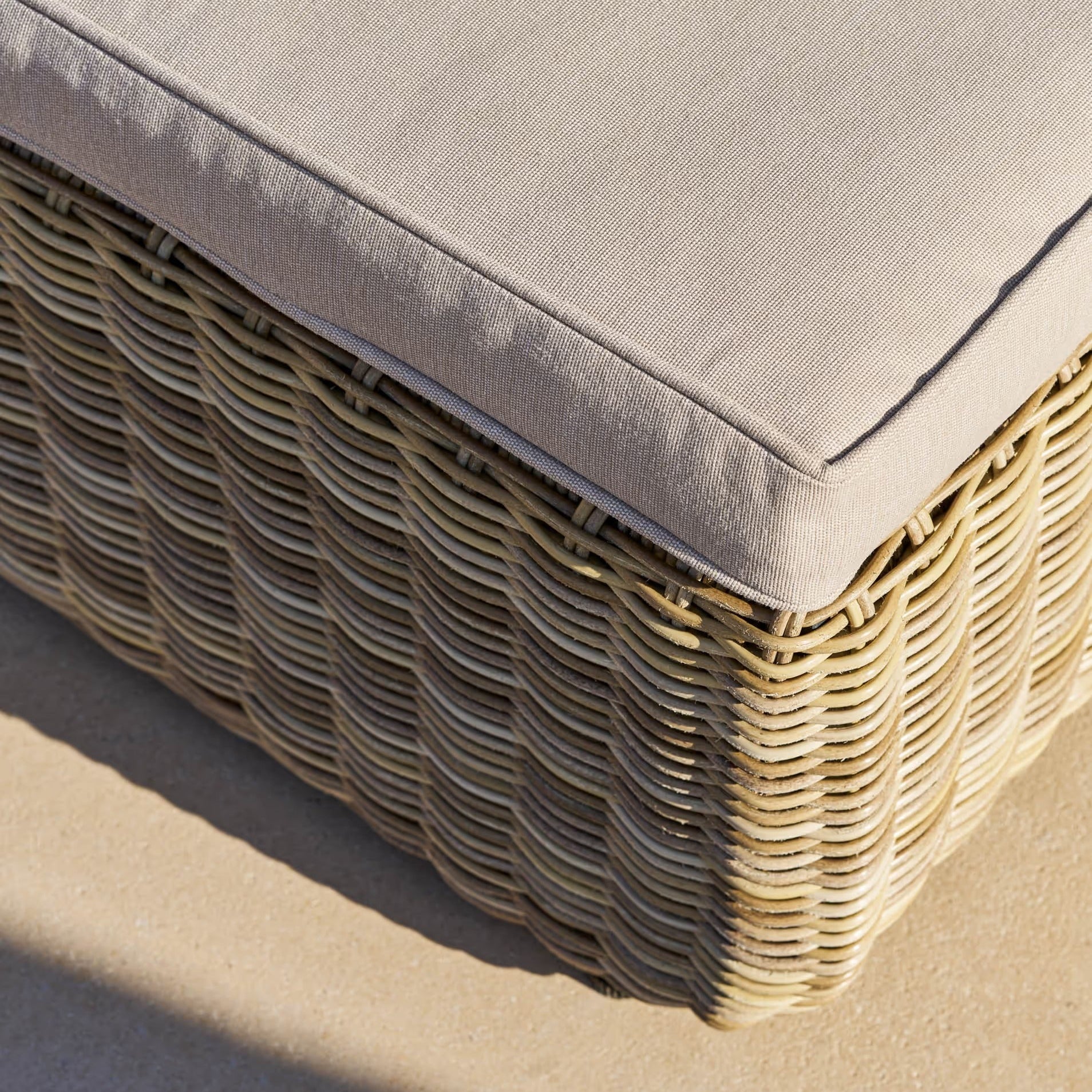 Skala Lounger | Light Rattan