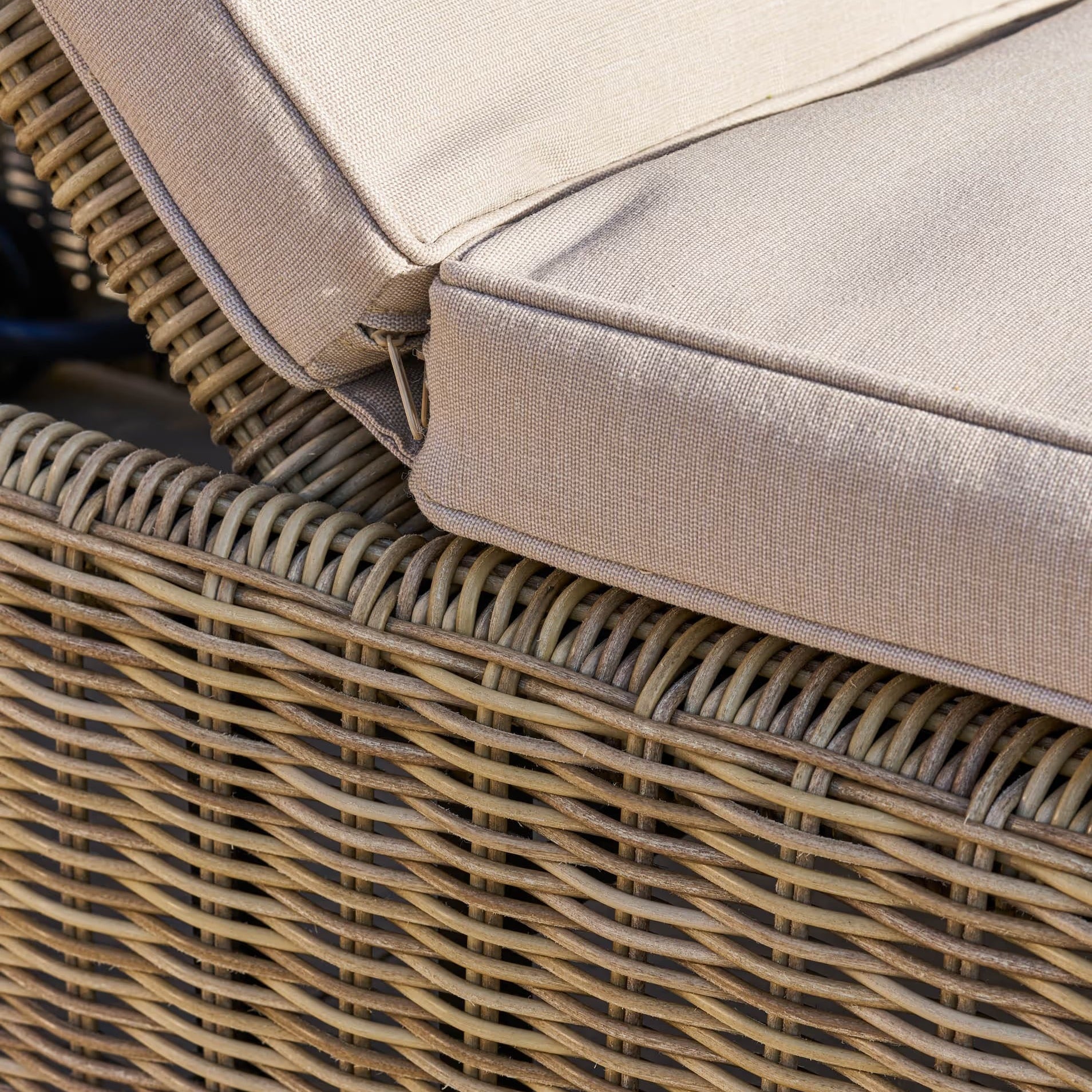 Skala Lounger | Light Rattan