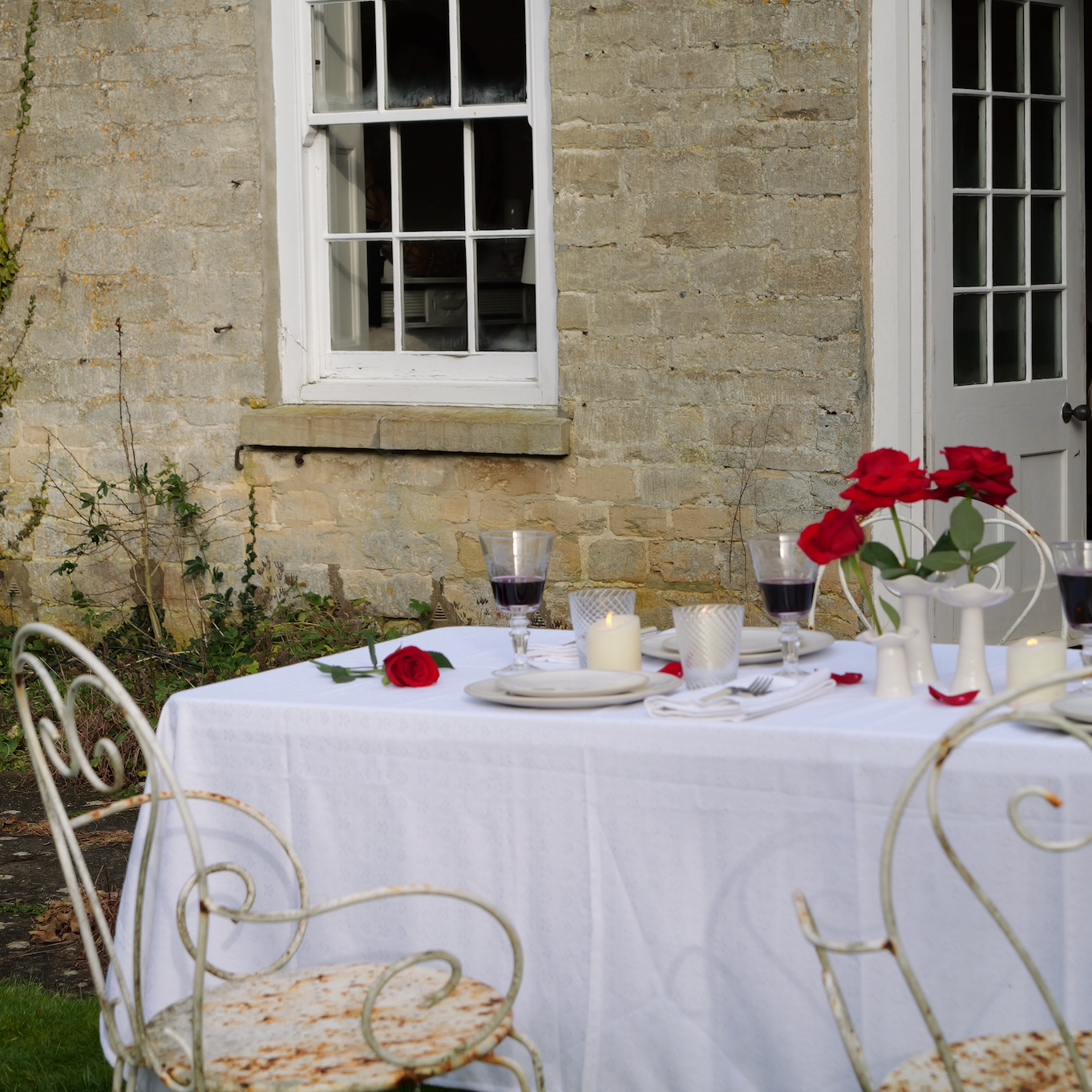 White Alpine Chalet Cotton Gingham Tablecloth