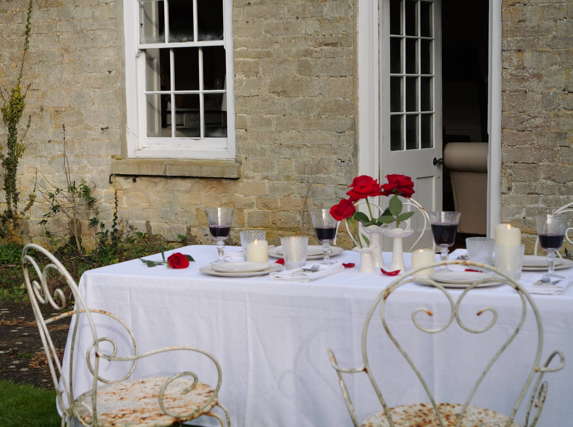 White Alpine Chalet Cotton Gingham Tablecloth, Italian Cotton, 230 x 150cm