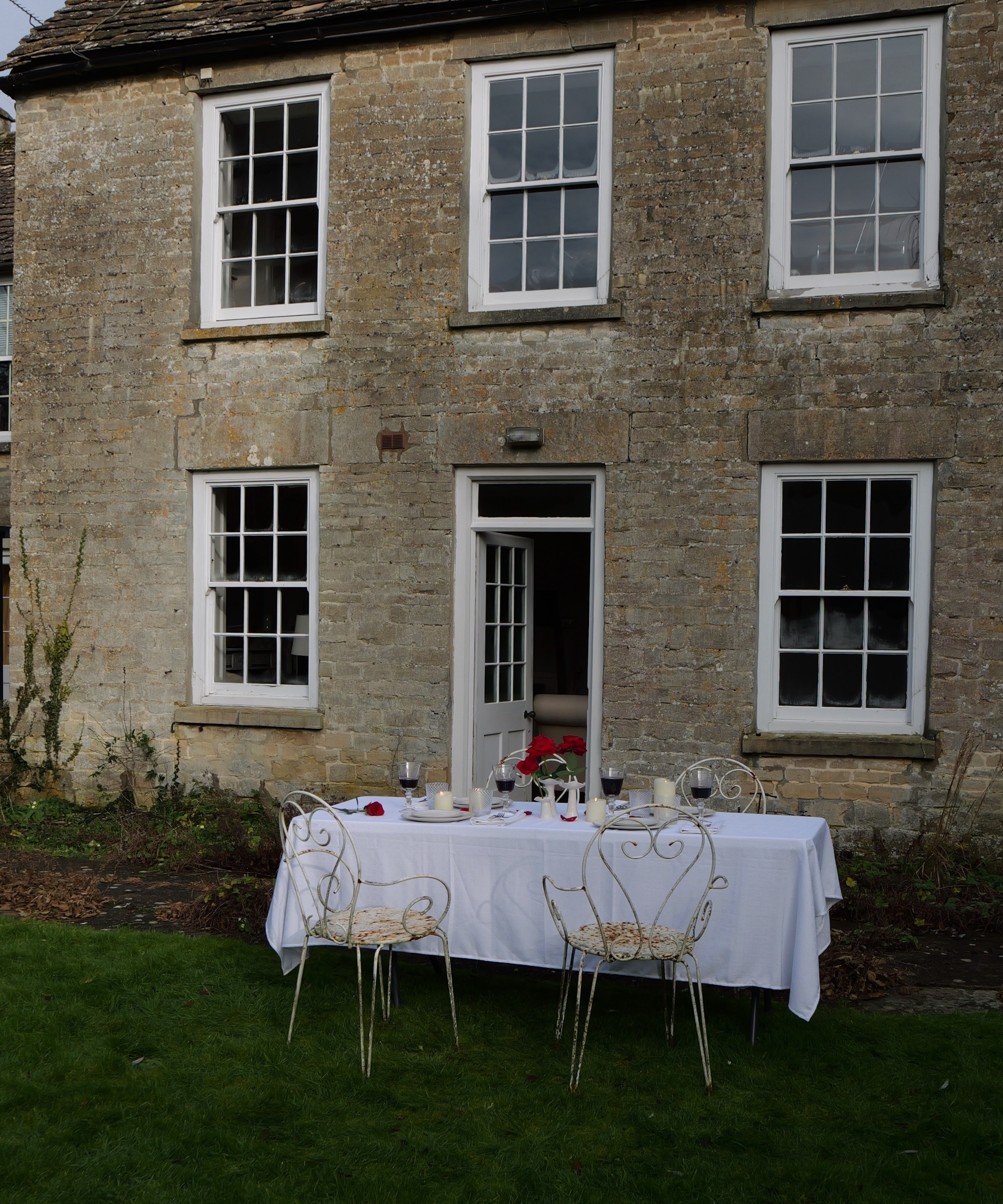White Alpine Chalet Cotton Gingham Tablecloth, Italian Cotton, 230 x 150cm