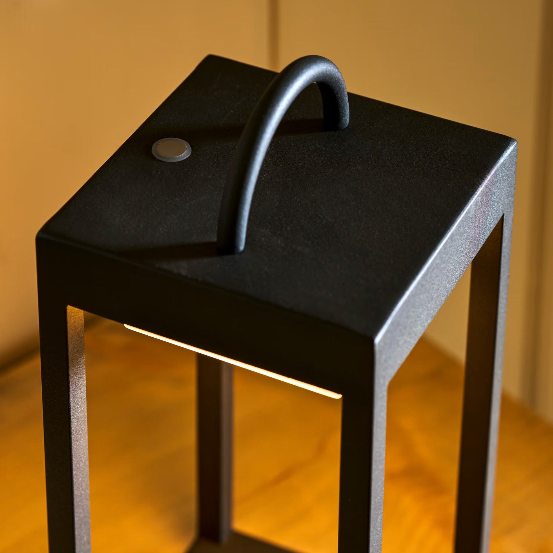 Winstone Rechargable Lantern