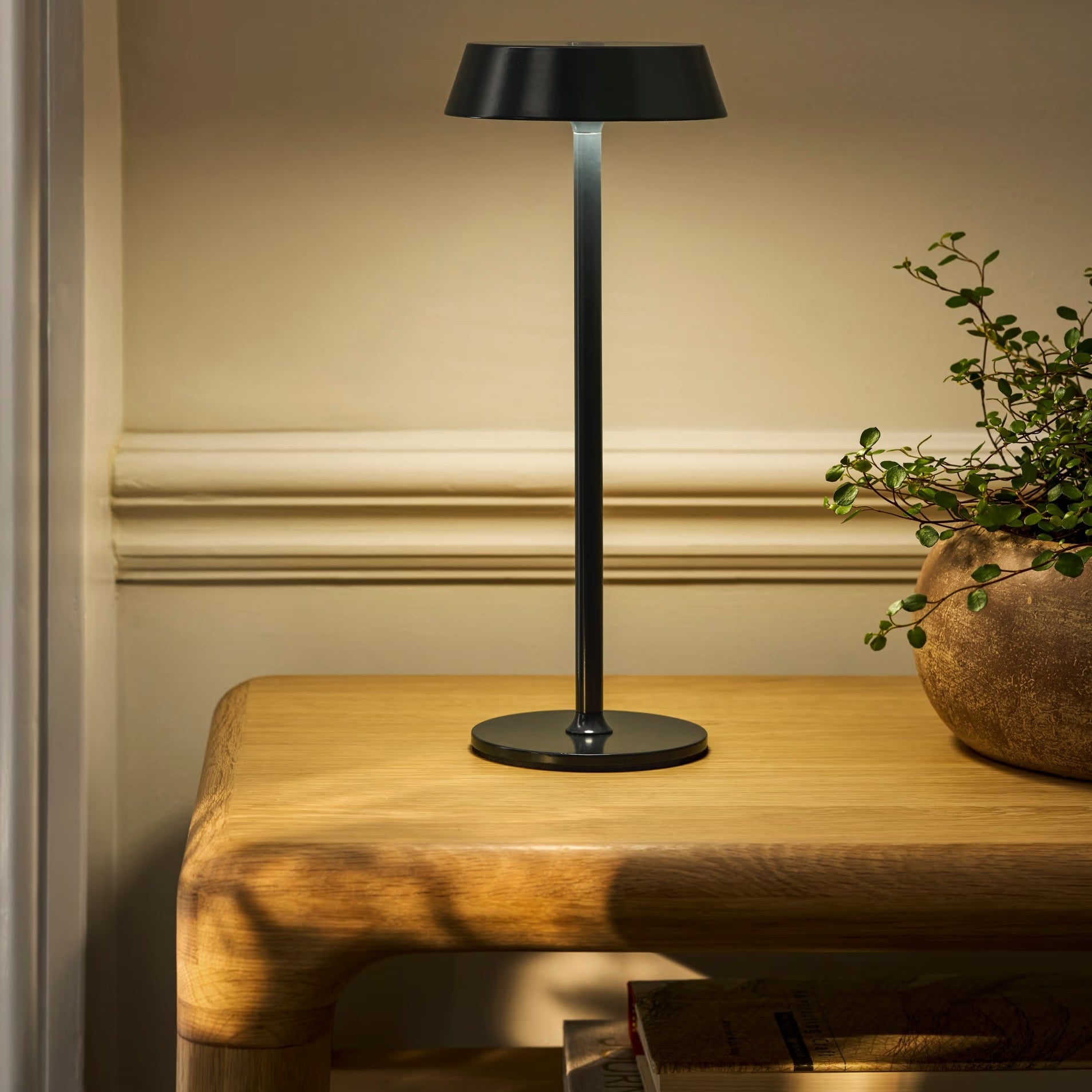Winstone Slim Rechargable Table Lamp